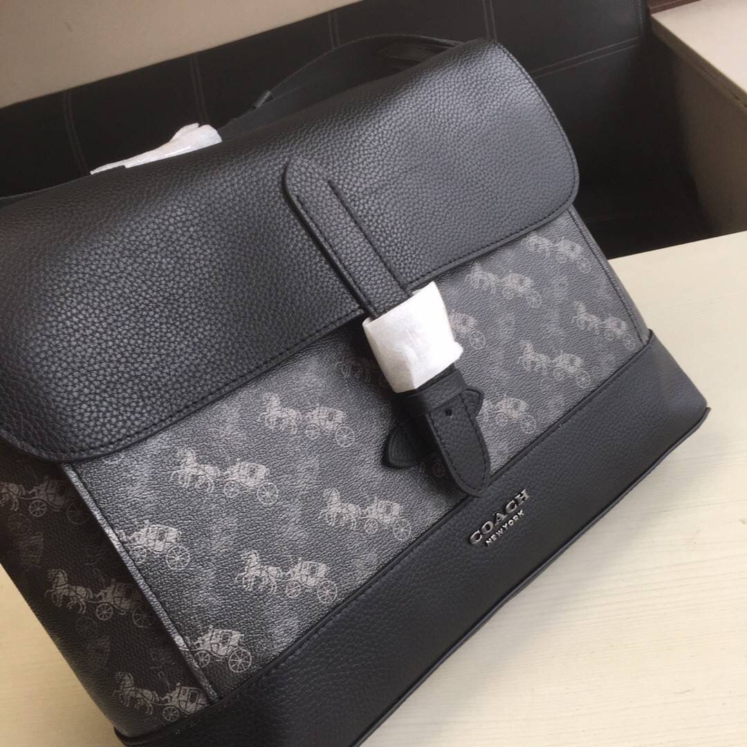 COACH HUDSON MESSENGER WITH HORSE AND CARRIAGE PRINT (COACH 89955) กระเป๋าสะพาย Coach ผู้ชาย ทรงสีเหลี่ยมใส่เอกสาร ใส่ Notebook ใส่Labtop ✅วัสดุแคนวาสลายรถม้า+หนังแท้