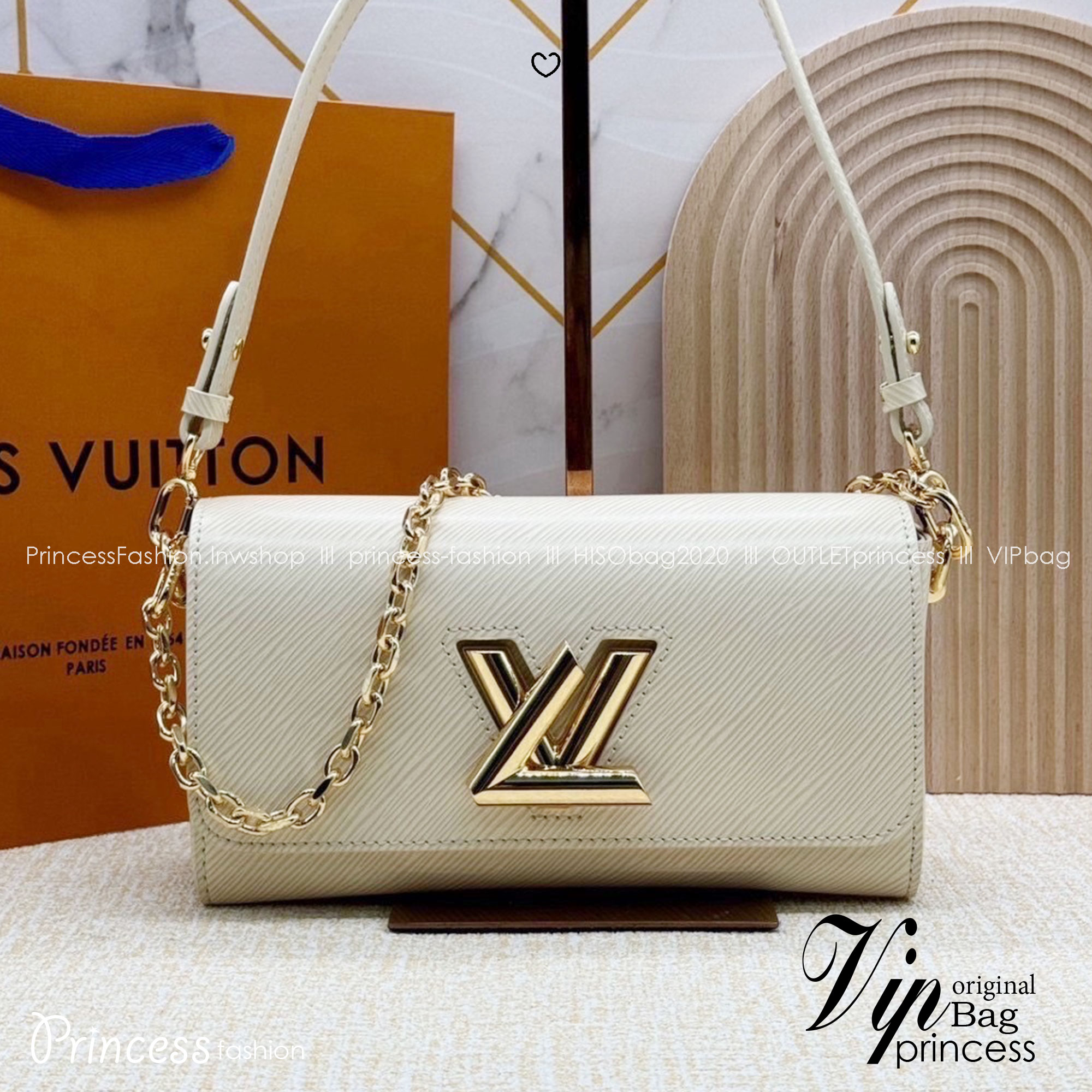 ORI หนังแท้ | LV Twist West Bag กระเป๋าสะพายหนัง Epi ลายเกรน สุดคลาสสิกมาดีไซน์ใหม่ในรูปทรงยาวเผยลุคมีระดับเหนือกาลเวลา ความหรูหราเข้ากับสตรีตสไตล์