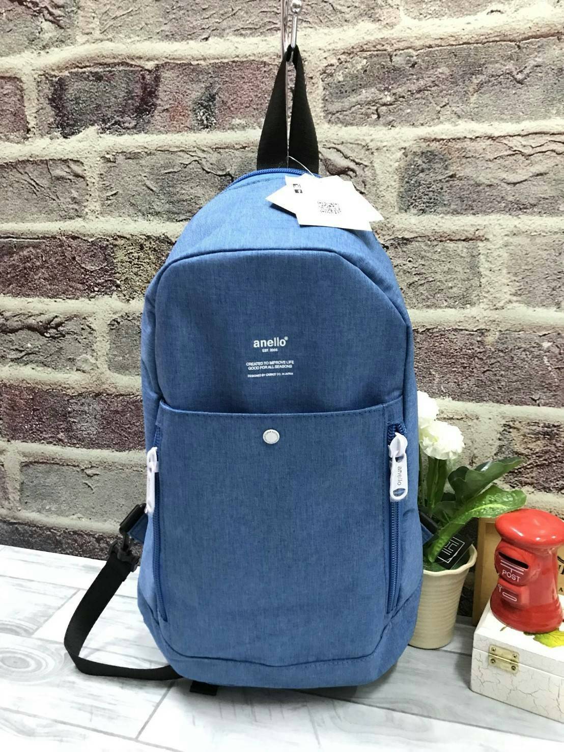 Anello Big Body Bag New arrival ! อีกหนึ่งคอลเลคชั่นของ anello ที่ออกแบบ การใช้งานที่ใช้ได้กับผู้หญิง และผู้ชาย (unisex) วัสดุ Polyester canvas ที่มีน้ำหนักเบา แบ่งช่องใช้งานหลายช่อง ด้านหน้า สกรีนโลโก้โดดเด่น สำหรับช่องใหญ่เปิดปิดด้วยซิปคู่ปั๊มโลโก้ ออกแ