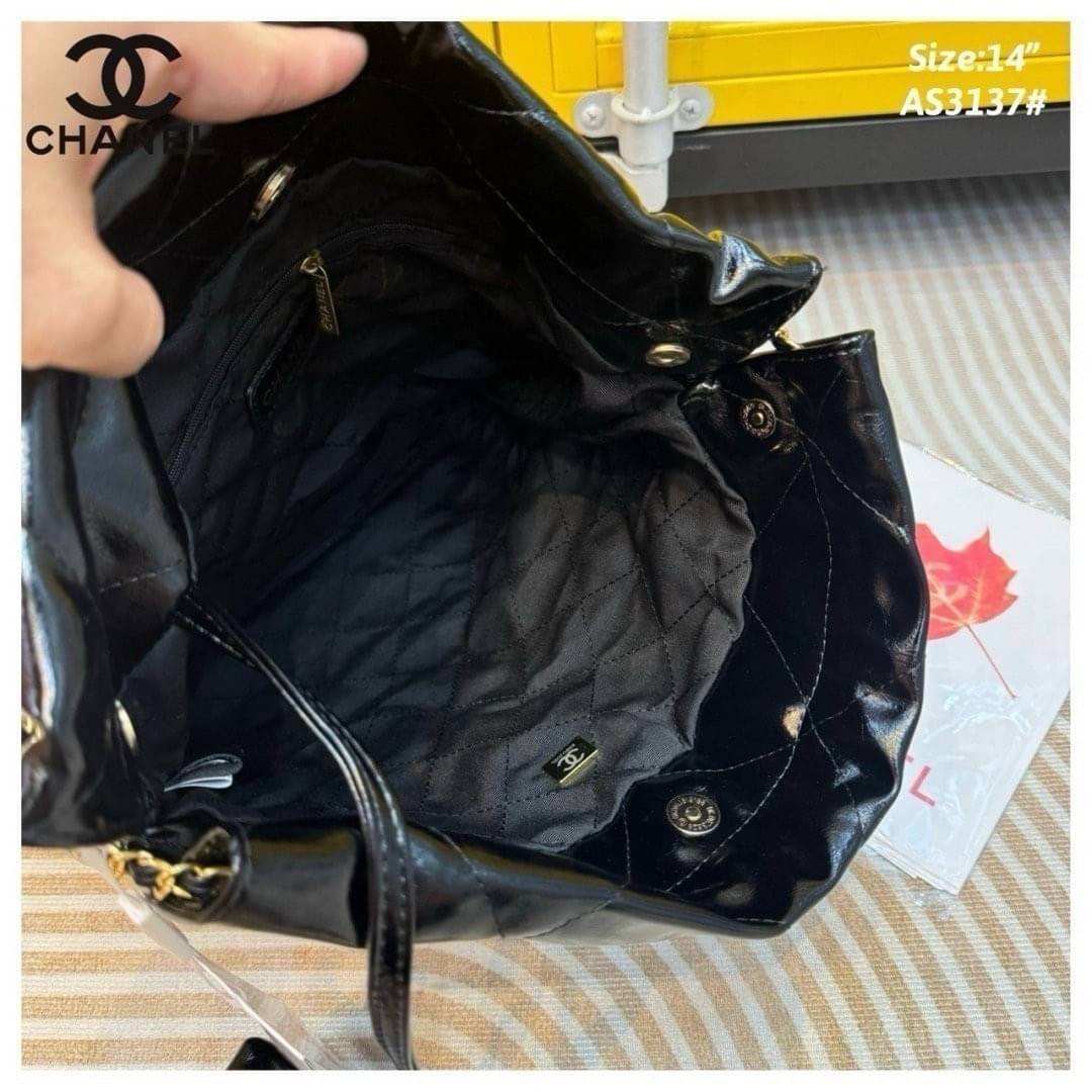 CHANEL 22 Handbag กระเป๋าสะพายทรงโท้ทรุ่นใหม่ ที่ได้รับการตอบรับดีมาก เกินต้านที่สุดกับไอเท็มนี้ ที่สาวๆหรือใครๆก็ต้องมีแล้ว!! แค่เห็นก็หลงรัก