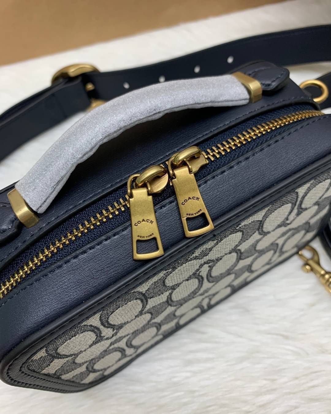 COACH ALIE BELT BAG IN SIGNATURE JACQUARD ((4813))