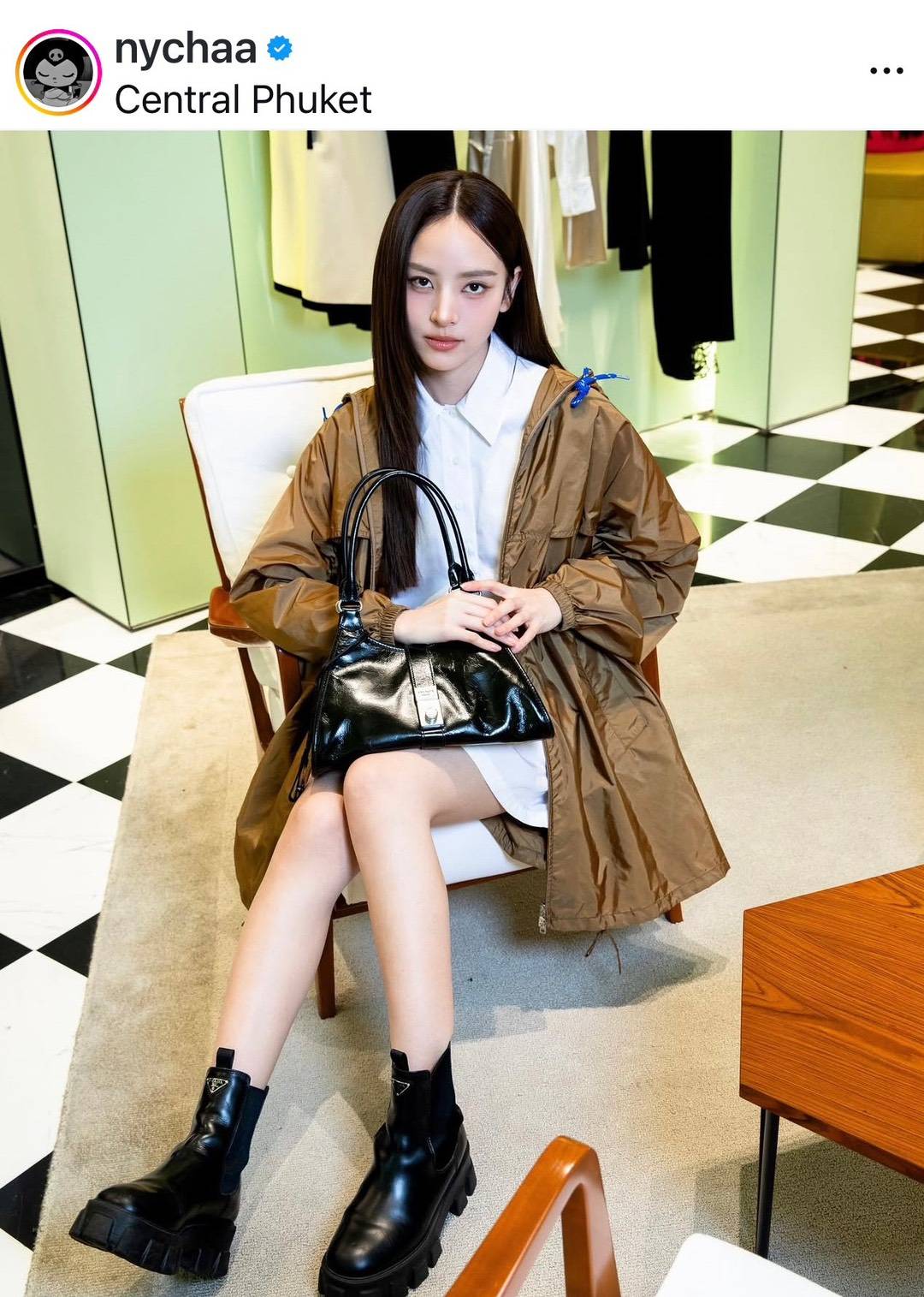 ORI หนังแท้ | Prada Medium leather tote bag 32cm กระเป๋าสะพายทรงโฮโบ คลาสสิคหนังเงาสวยหรูดูแพง ใบใหญ่กำลังดี ดีไซน์ใหม่ล่าสุด ภายในโล่งกว้าง จุของได้สบายๆ พกพาไปไหนก็สะดวก