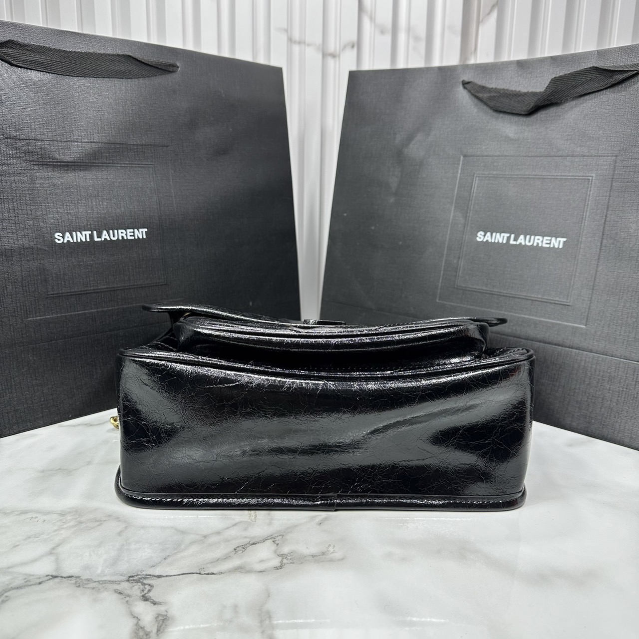medium YSL Niki shoulder bag 11" กระเป๋าสะพายทรงคลาสสิค รุ่นยอดนิยมของแบรนด์ที่ใครๆก็ต้องมีใช้ ดีไซน์เรียบหรู