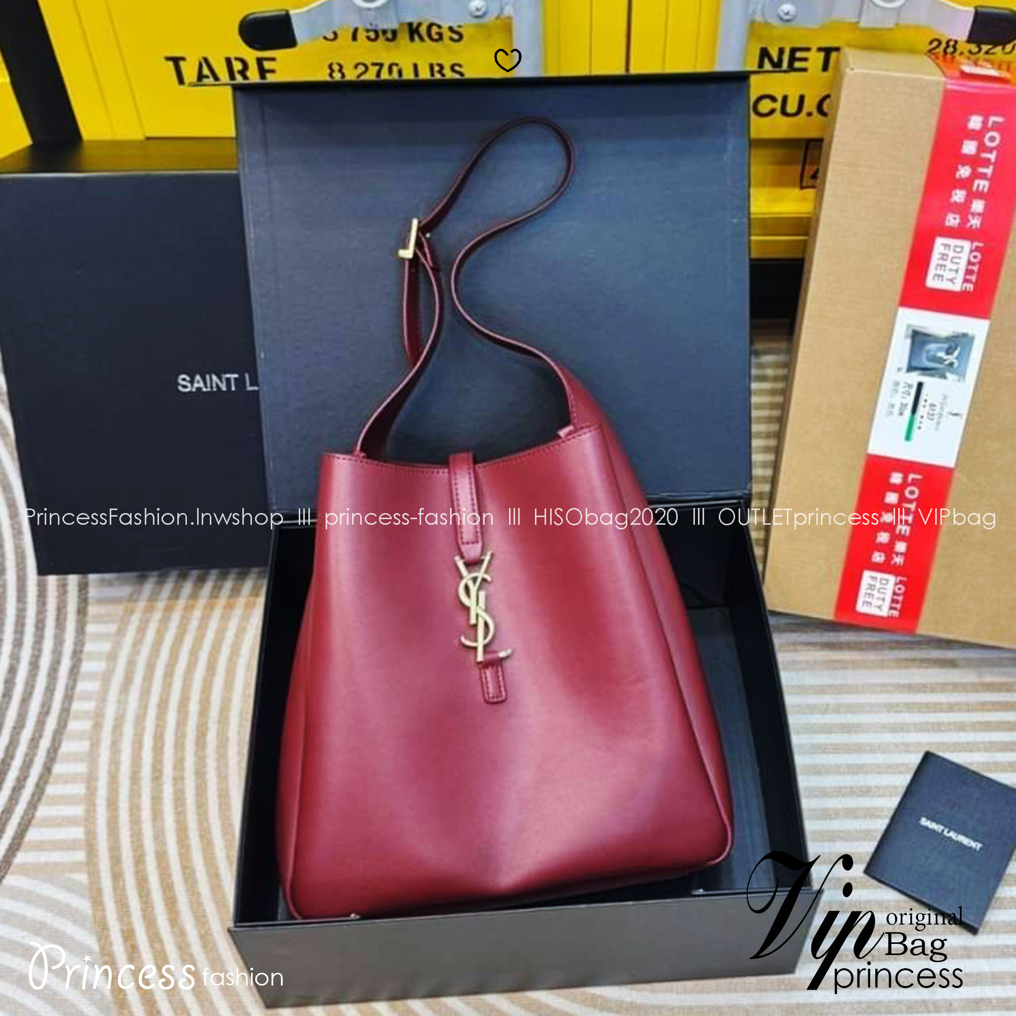 YSL Le 5 à 7 supple leather hobo bag รุ่นยอดฮิต ที่ใครๆก็ต้องมีครอบครอง กับกระเป๋าสะพายทรงโฮโบ หนังเรียบสวยมาก ขนาด 11" จุของได้สบายๆ สวยฟาดมากๆ ดาเมจคือร้อนฉ่าสุดๆ! ดีไซน์สุดคลาสสิค