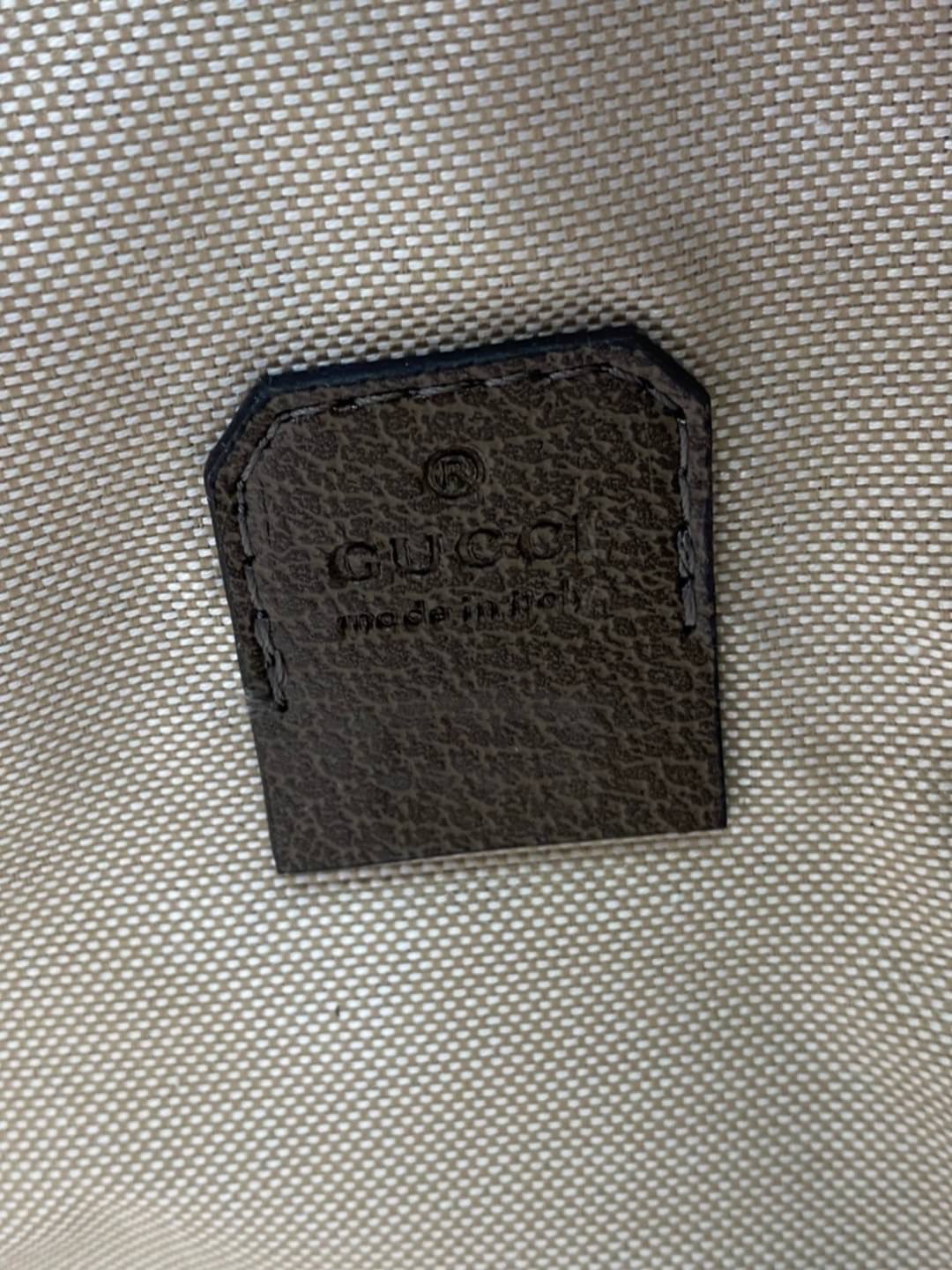 หนังแท้ GUCCI Belt Bag / GG Belt Bag / GG Supreme Belt Bag ไอเท็มที่หนุ่มๆเรียกร้อง กระเป๋าคาดอก/คาดเอว สายสะพายปรับได้ สายสปอร์ต สายแคมป์ปิ้ง หรือจะสายไหน ใบนี้ตอบโจทย์ทุกลุค ง่ายๆเท่ๆ สุดคุ้ม!! ภาพสินค้าถ่ายจากงานขายจริง ใช้งานต่างประเทศได้ค่ะ