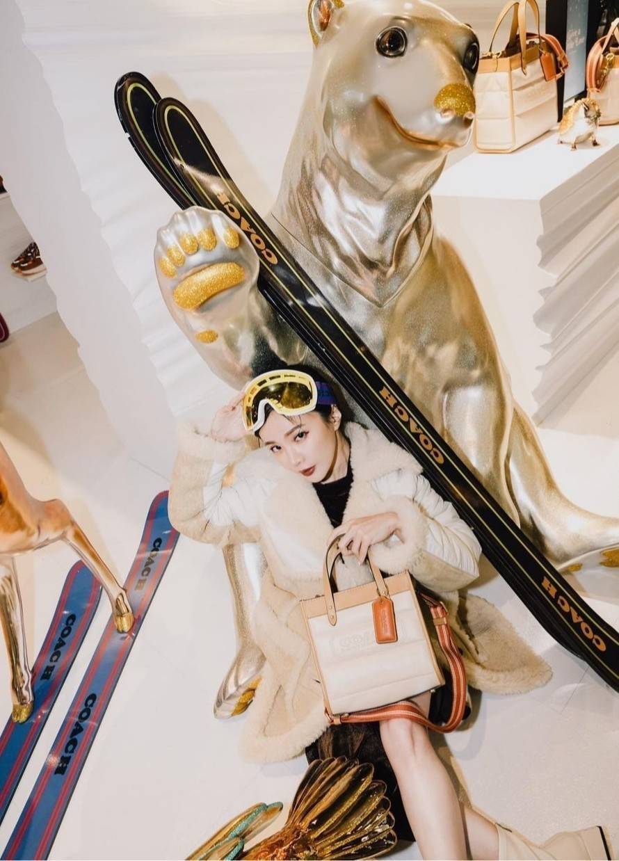 COACH CASUAL STYLE STREET STYLE 2WAY PLAIN LEATHER ELEGANT STYLE (C6958 C6852) 🌺 ที่สุด! ของที่สุด!! กระเป๋าถือ กระเป๋าสะพายรูปทรงสุดฮิต สุดคลาสสิค รุ่น UNISEX ที่ชิคๆ สบายๆ ได้ทั้งชายและหญิง// วัสดุหนังแท้ทั้งใบ ตัดเย็บด้วยหนังเนื้อนุ่มพิเศษ หนา 