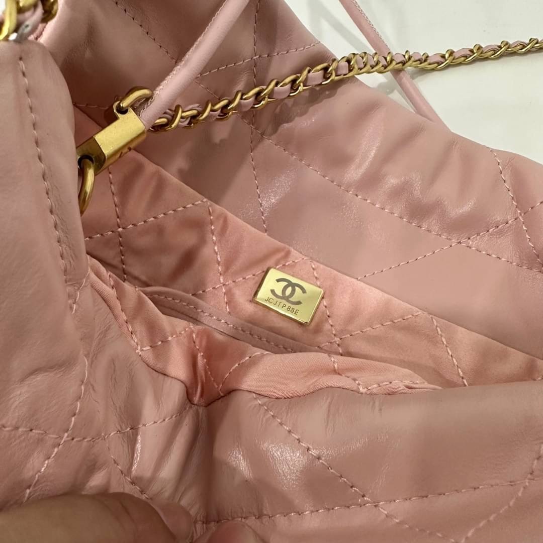 CHANEL 22 MINI HANDBAG Shiny Calfskin & Gold-Tone Metal พร้อมส่ง เกรดออริจินอล สลับของแท้ ใช้งานต่างประเทศได้ ภาพถ่ายจากงานขายจริง