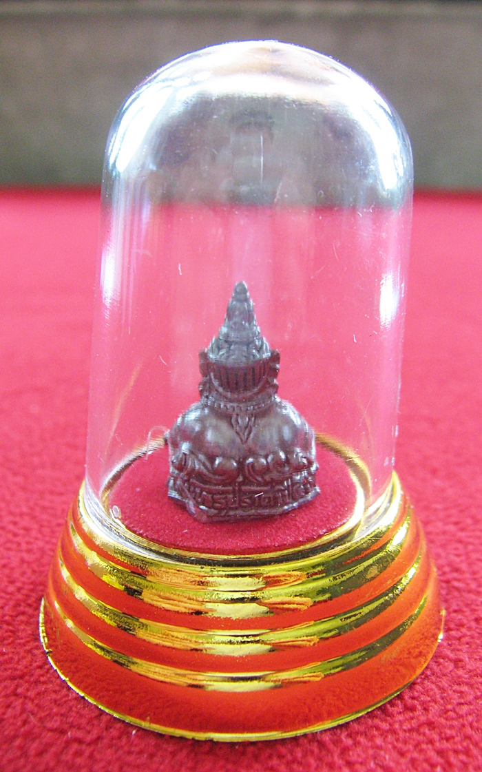 สินค้าหมดค่ะ พระราหูฉีดลอยองค์ใส่ครอบแก้ว เนื้อทองแดง ปี2546 วัดศีรษะทอง จ.นครปฐมค่ะ