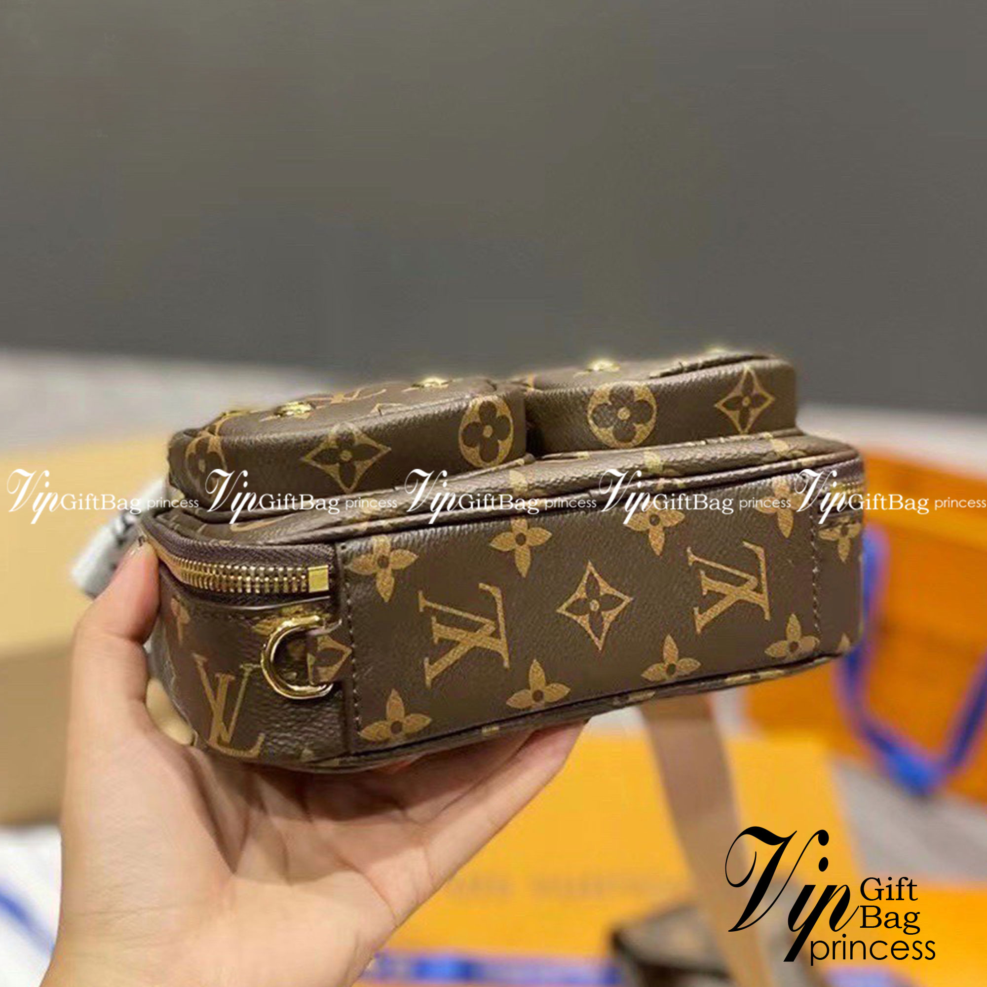 LV UTILITY CROSSBODY BAG กระเป๋าสะพาย และคาดอกได้ เท่มากๆ เลยค่ะ รุ่นนี้เป็น unisex ใช้ได้ทั้งชายหญิง รุ่นตามหา หนังลายโมโนแกรม งานสวย อะไหล่ปั้มทุกจุด ราคาสุดคุ้ม คุณภาพงานตามรูป ถ่ายจากสินค้าจริง สวยปังๆ เลยค่า