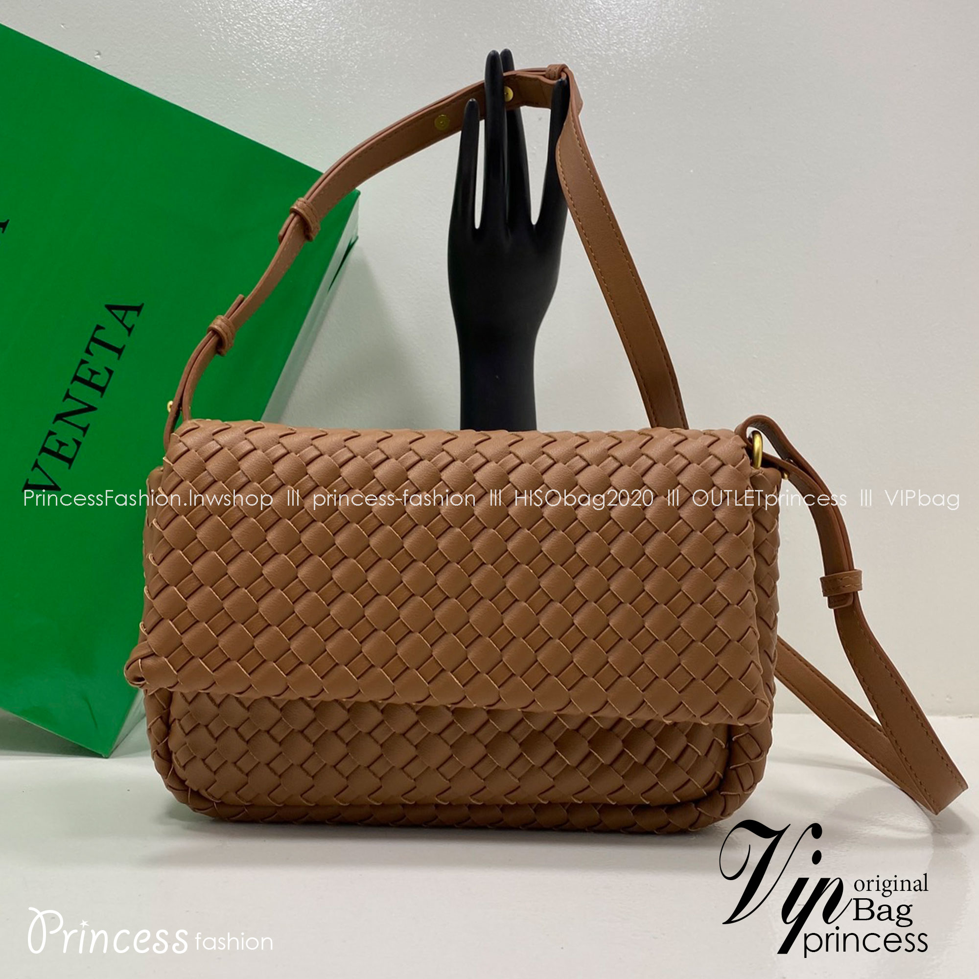 BOTTEGA Small Cobble Shoulder Bag กระเป๋าสะพายทรงแมสเซ็นเจอร์ ดีไซส์สานเป็นเอกลักษณ์ หนังสวยงาม เกรดออริ สลับแท้ 1:1 ใช้งานต่างประเทศได้