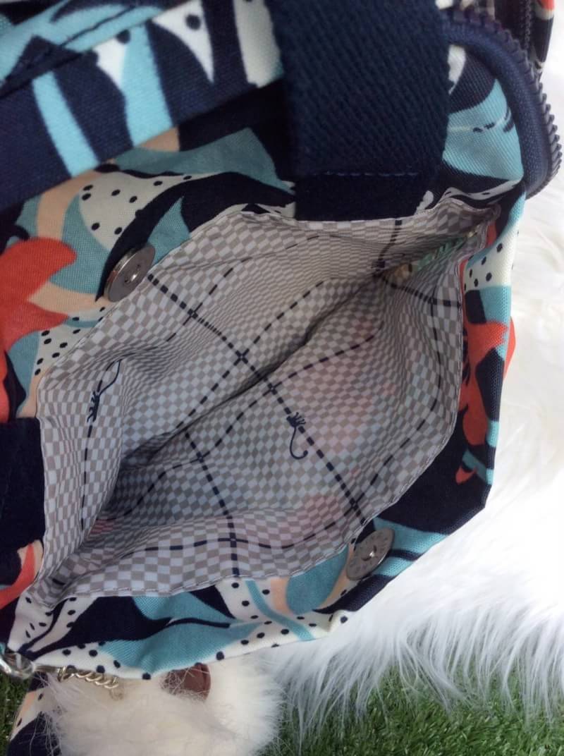 Kipling Mini Backpack 2017 k12688 small flower printed มีพวงกุญแจ Promptpay , พวงกุญแจลิง ,พวงกุญแจอะไหล่ สัญญาลักษณ์ แบรนด์ --------- กระเป๋าขนาดมินิ สามารถใช้งานได้ 3 แบบ : เป็นสะพายหลังได้ / สะพายข้างได้ / มีหูหิ้วถือได้ มีหลายลายให้เลือก ลายสวยน่ารัก 