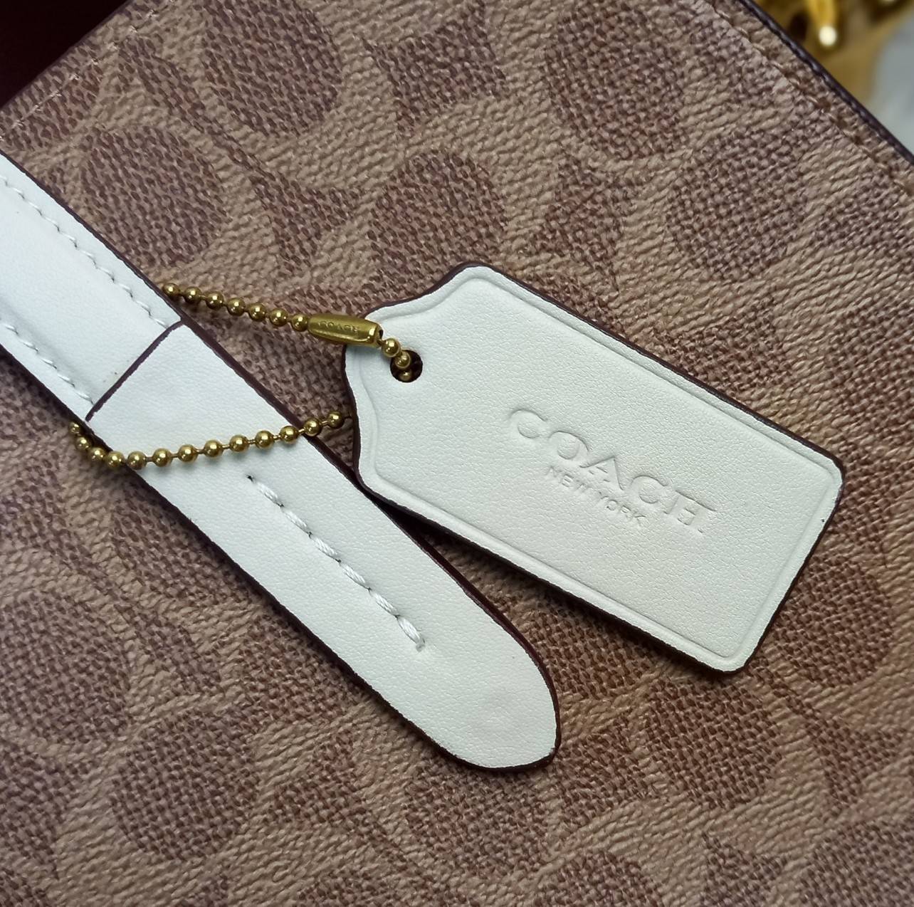 COACH CHARLIE CARRYALL IN SIGNATURE CANVAS (31210) ðšāđāļĢāļĩāļĒāļāļŦāļĢāļđ āļāļĨāļēāļŠāļŠāļīāļ//āļāļĢāļ°āđāļāđāļēāļāļ·āļ āļāļĢāļ°āđāļāđāļēāļŠāļ°āļāļēāļĒ āļāļĢāļ TOTE āļŠāļļāļāļŦāļĢāļđāļŦāļĢāļē āļāļĩāđāļāļāđāđāļāđ āđāļĄāđāļāļģāđāļ// āļ§āļąāļŠāļāļļāđāļāļāļ§āļēāļŠ āļāļŠāļĄāļŦāļāļąāļāđāļāđāļāļļāļāļ āļēāļāđāļĒāļĩāđāļĒāļĄ āļĢāļđāļāļāļĢāļāđāļāļāđāļāđāļ āļĨāļēāļĒ SIGNATURE āļŠāļ§āļĒāļĄāļēāļ// āļāđāļēāļāđāļāļĄāļĩ 2 āļāđāļāļāđāļĨāđāļāļāļ§āđāļēāļ āđāļĨāļ°āļāļĩāļ 1 āļāđāļāļāļāļīāļāļ