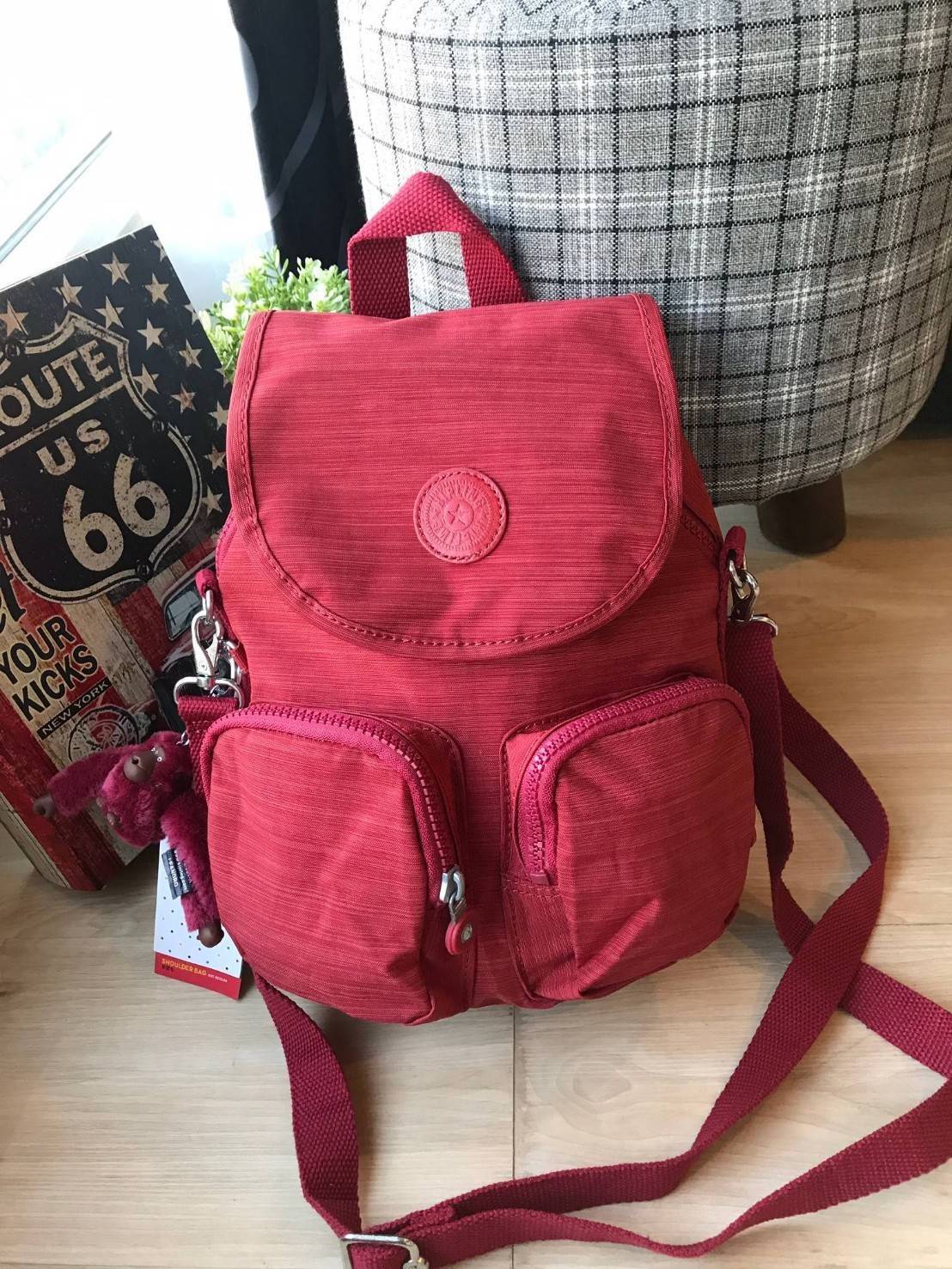 Kipling Basic Firefly Up Small Backpack กระเป๋าเป้/ สะพายข้าง 2 way วัสดุ Polyamide 100% เปิดปิดด้วยตัวล็อค 2 ชั้น มีช่องใช้งานหลายช่อง รวมถึง ช่องซิปด้านหน้า มาพร้อมสายสะพายอีก 1 เส้น ด้านหลัง มีช่องสำหรับเก็บสายเป้ ปรับเปลี่ยนเป็นสะพายไหล่ พร้อมพวงกุญแจ
