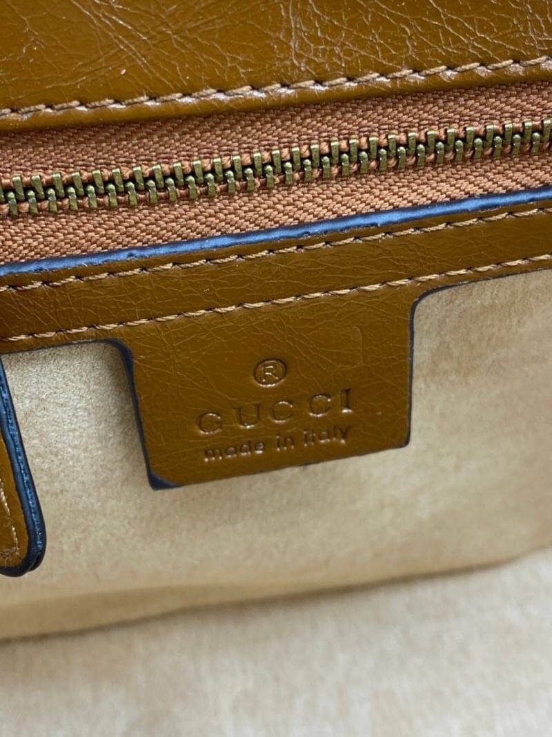 VIP 】หนังแท้ GUCCI GG Marmont brown leather shoulder bag ราคานี้หนังแท้คือคุ้มมากเลยค่าสาวๆ มี 2 ขนาด ปังไม่ไหว สีสวยมากกกก ต้องจัดแล้วน้าา ยกระดับความหรูให้กับตัวเองกันหน่อย ด้วยกระเป๋ารุ่นนี้!! ครอสบอดี้ที่ดีไซน์หรู อัพเลเวล ในราคาที่จับต้องได้ พร้อมเสิ