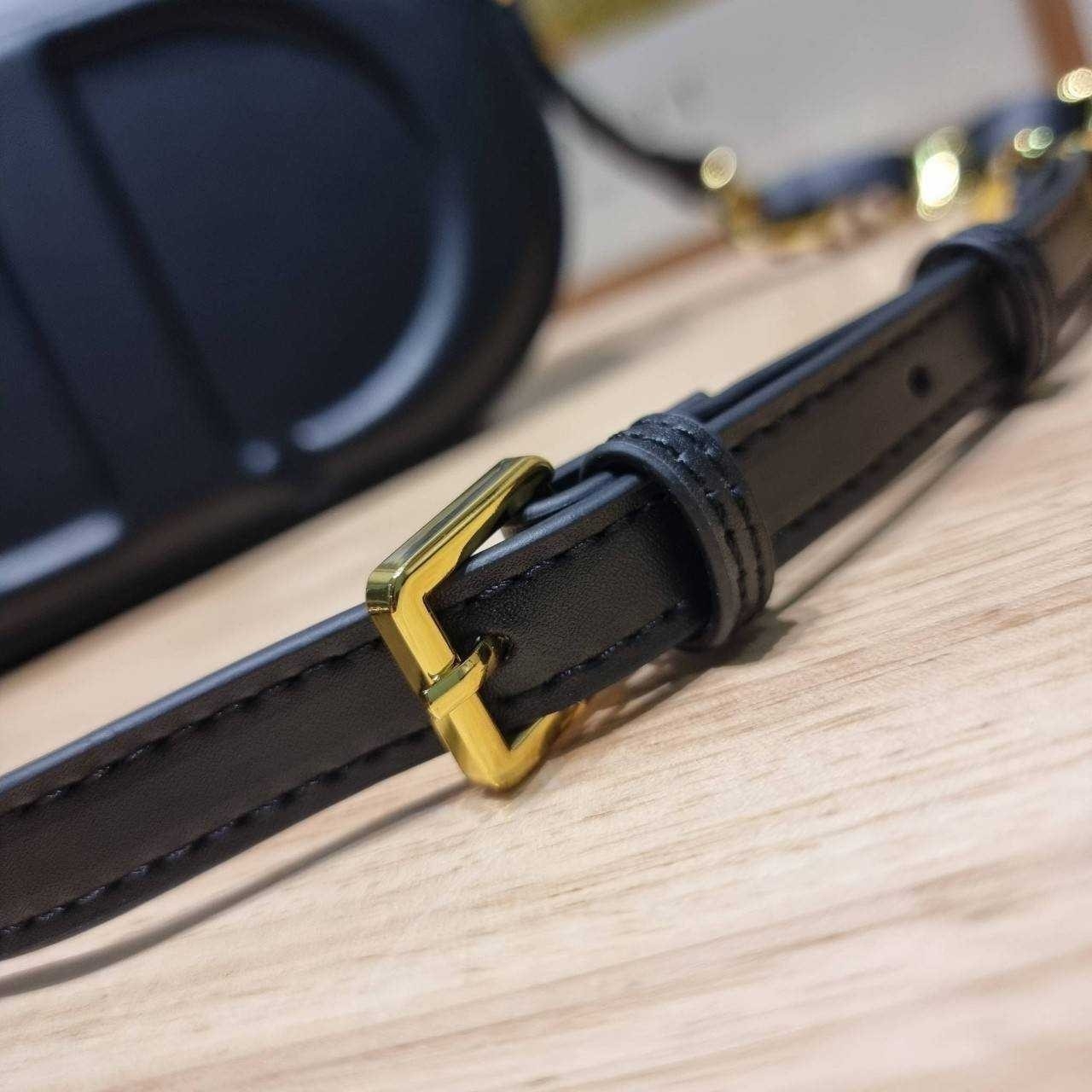 CD SIGNATURE BAG WITH STRAP กระเป๋าสะพายซิกเนเจอร์ ไอเท็มมาแรง ที่สวยแซ่บไม่มีไม่ได้เลย เกรดออริ 1:1 ใช้งานต่างประเทศได้