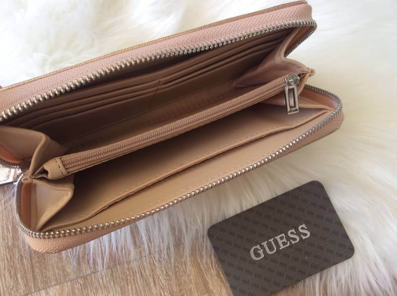 NEW ARRIVAL! GUESS FACTORY WOMEN'S SAFFIANO LONG WALLET กระเป๋าสตางค์ใบยาวรุ่นใหม่ล่าสุดหนัง Saffiano สไตล์ PRADA สวยหรูอยู่ทรงด้านหน้าประดับโลโก้สวยน่าใช้ ภายในมีช่องซิป1ช่อง ช่องใส่รูป และช่องใส่บัตรหลายช่อง ใส่มือถือ iphone8 เหรียญ บัตรได้เยอะ ตัว