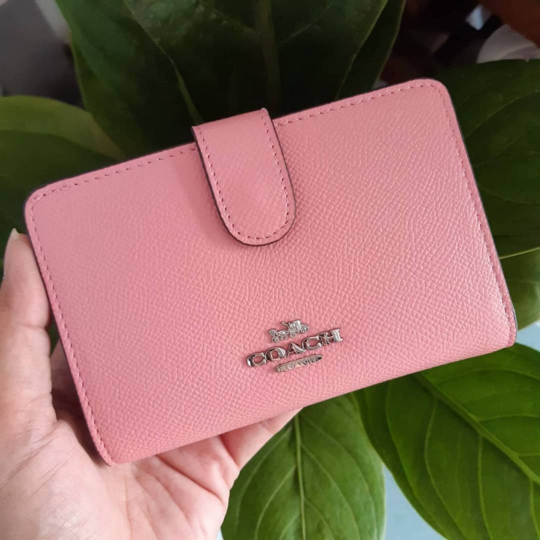 ของแท้ 💯% COACH F11484 MEDIUM CORNER ZIP WALLET มาแล้วจ้า!! รุ่นที่สาวๆตามหา 💃 กระเป๋าสตางค์ใบกลาง สีคลาสสิค