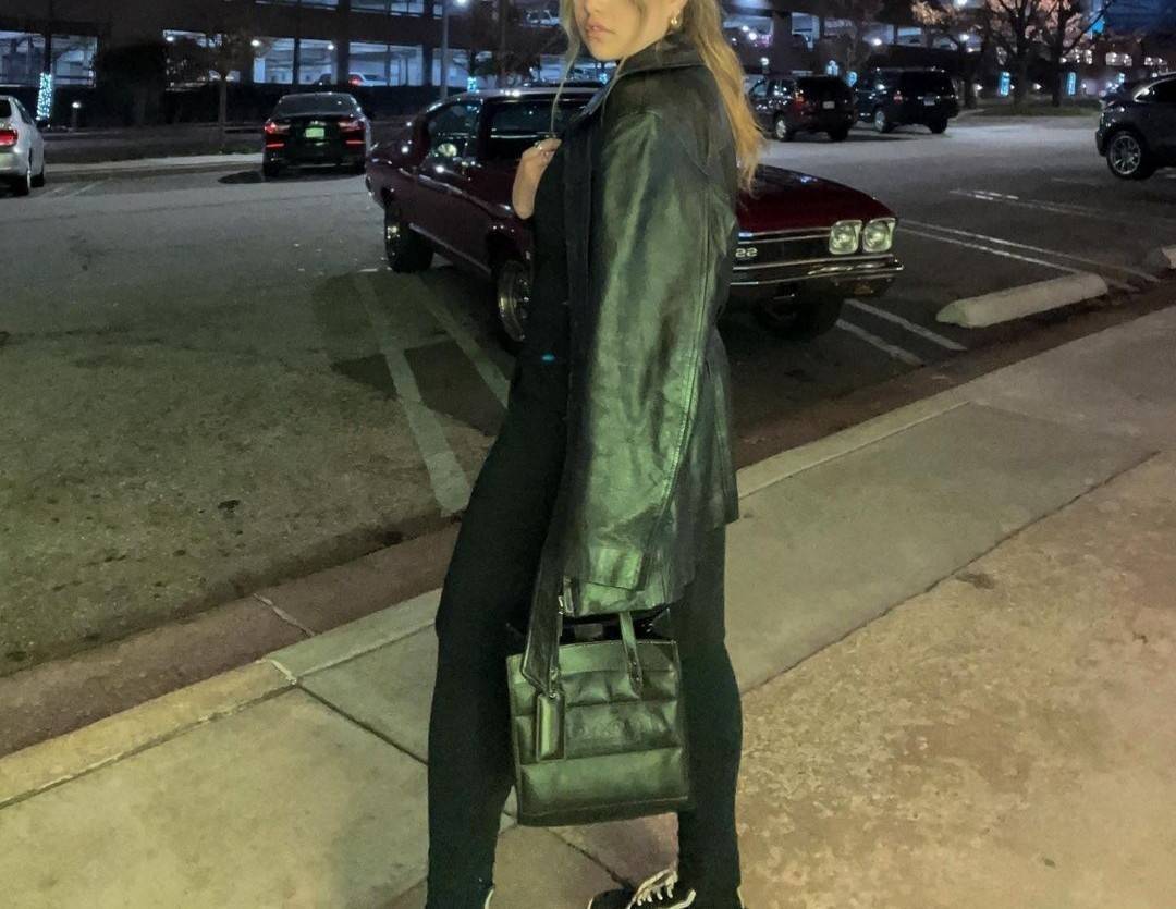 COACH CASUAL STYLE STREET STYLE 2WAY PLAIN LEATHER ELEGANT STYLE (C6958 C6852) 🌺 ที่สุด! ของที่สุด!! กระเป๋าถือ กระเป๋าสะพายรูปทรงสุดฮิต สุดคลาสสิค รุ่น UNISEX ที่ชิคๆ สบายๆ ได้ทั้งชายและหญิง// วัสดุหนังแท้ทั้งใบ ตัดเย็บด้วยหนังเนื้อนุ่มพิเศษ หนา 