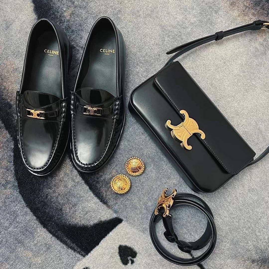 Celine Vintage Logo Leather Belt วัสดุ Calfskin หนังเรียบสวยขนาดกำลังดี หัวเข็มขัดโลโก้แบรนด์อะไหล่สีทองดีไซน์ 3D Vintage สายเข็มขัดปรับระดับได้ในดีไซน์เรียบหรูเข้ากับทุกลุ๊ค ใช้ได้ทั้งชายและหญิงค่ะ สินค้ามาพร้อมกล่องกระดาษและถุงแบรนด์ห้ามพลาดค่ะ!