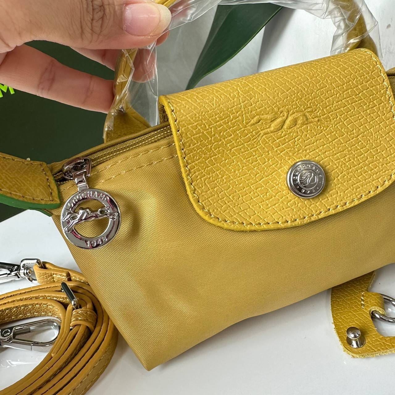 LONGCHAMP LE PLIAGE ORIGINAL Pouch with handle กระเป๋าใบเล็กขนาดกระทัดเหมาะกับใส่ของจำเป็นจุกจิก