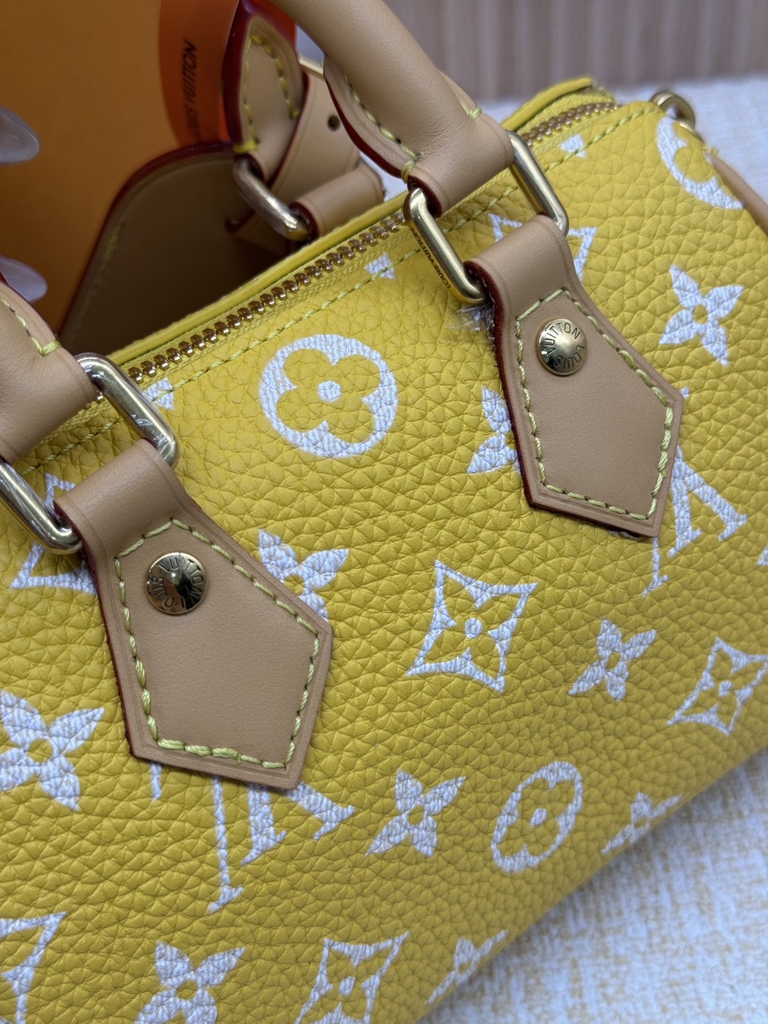 RUNWAY LV Nano Speedy P9 Bandoulière Soft Leather กระเป๋าสะพายสปีดี้รุ่นใหม่ไซส์มินิหรูหรา เกรดท็อปวีไอพี เกรดดีสุด 1:1 หนังแท้สวยงาม เก็บทุกรายละเอียด ใช้สลับแท้ ผ่านทุก ตม. ใช้งานต่างประเทศได้