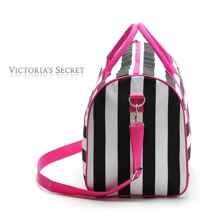 กระเป๋าเดินทาง Victoria's secret สีสันสดใส จุของได้เยอะมาก สารพัดจัดเก็บได้หมด มีสายสะพายให้ด้วยนะคะ สาวๆเดินทางบ่อยไม่ควรพลาดใบนี้เลยค่ะ แท้!! สินค้าพรีเมี่ยม จากเคาน์เตอร์ต่างประเทศ พร้อมส่งที่ไทยไม่ต้องรอพรีฯ