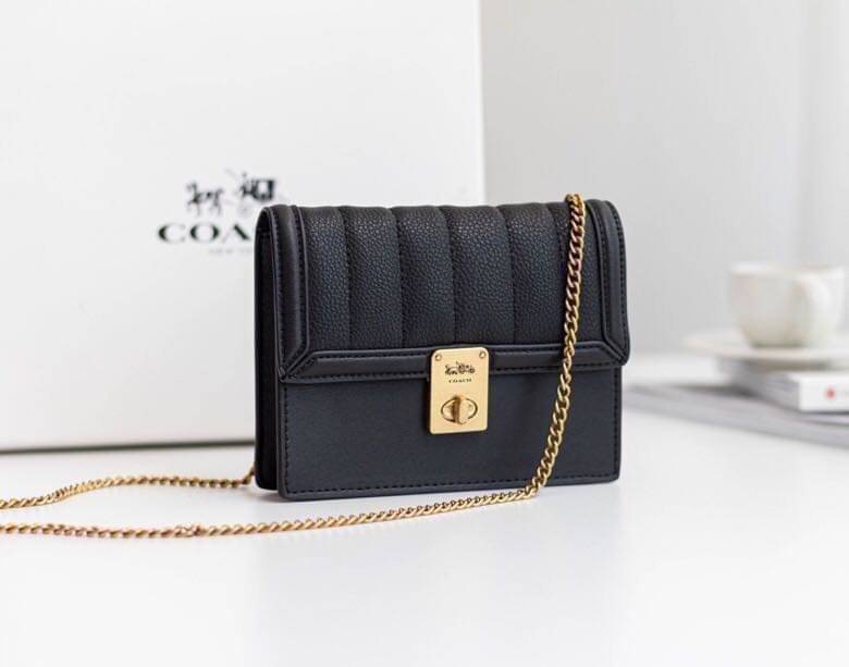 ของแท้ 💯% Coach Hutton Belt Bag In Colorblock ใช้งานได้หลากหลาย สะพายและคาดเอว งานหนังแท้ เก๋มากค่า