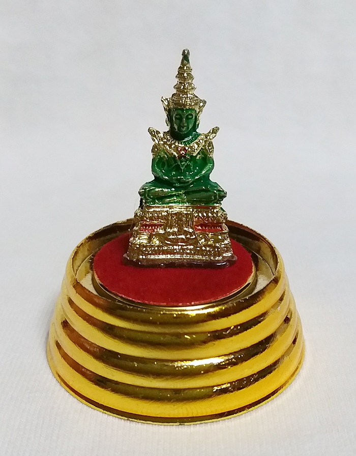 สินค้าหมดค่ะ พระแก้วมรกตครอบแก้ว ความสูงรวมที่ครอบ 2 นิ้ว(ตั้งบูชาหน้ารถ)ค่ะ