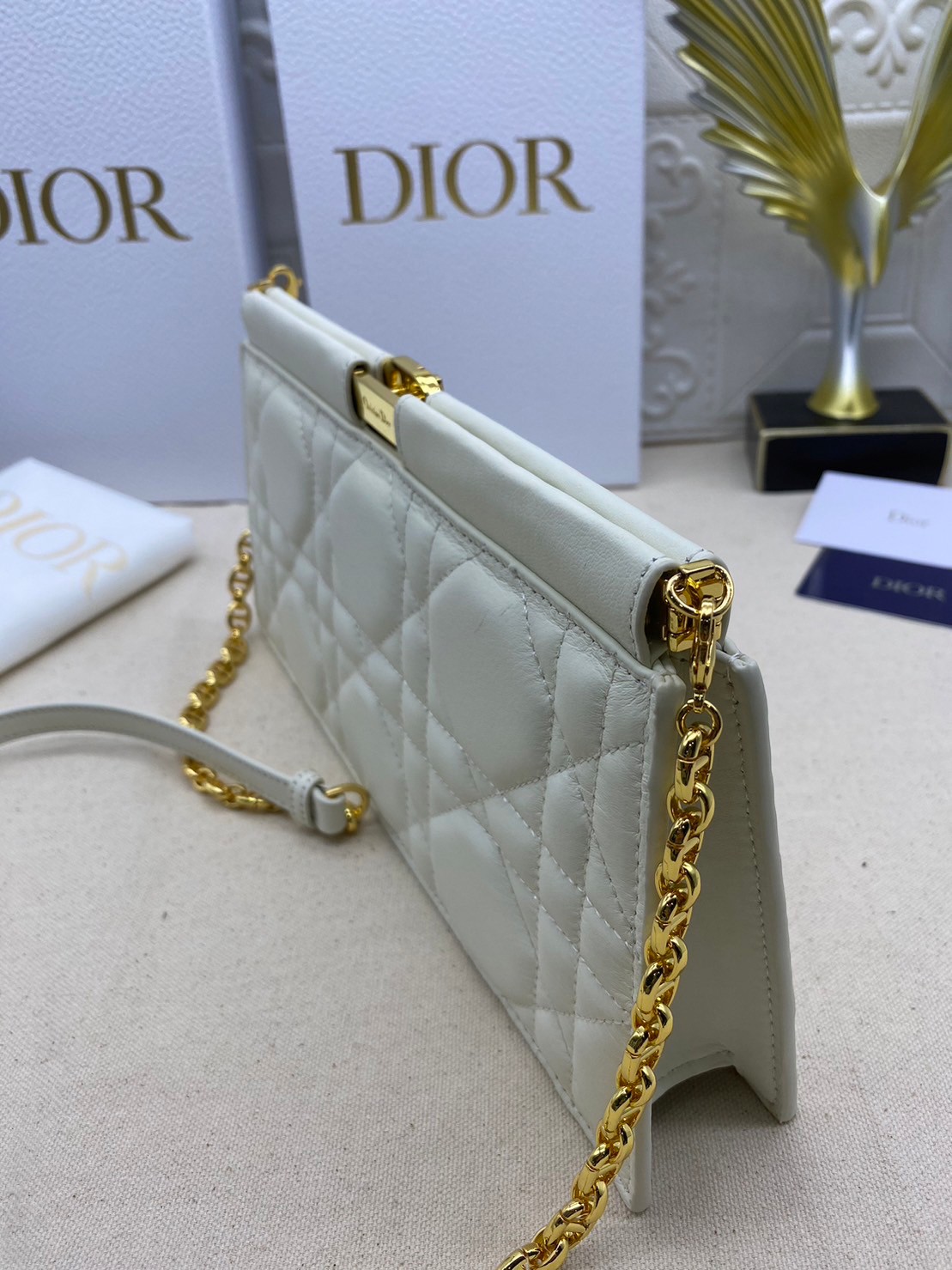 Dior Caro Colle Noire Clutch with Chain Cannage / DIOR Clutch / DIOR BAG พร้อมส่ง 4 สี กระเป๋าสะพายทรงคลัท ดีไซน์เรียบหรู ดูแพง รุ่นนี้คือ ถือแล้วผู้ดีมากค่ะ