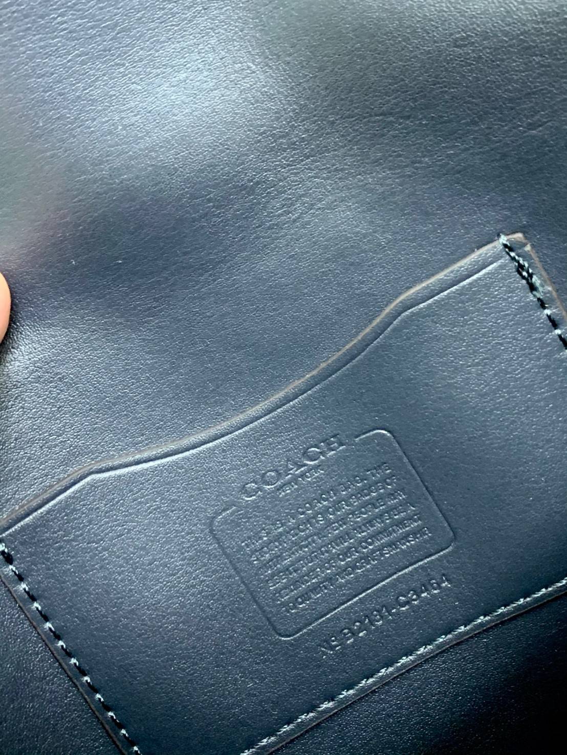 COACH ALIE SADDLE BAG IN SIGNATURE JACQUARD (C4694//C3464) New item!! กระเป๋าสะพายทรง saddle ดีไซน์วินเทจย้อนยุค แฝงความหรูในตัวด้วยอะไหล่สีทองเหลือง โดดเด่นไม่ซ้ำใครแน่นอน วัสดุผ้า jacquard สลับหนังแท้ ภายในเป็นช่องโล่ง มาพร้อมสายสะพายครอสบอดี้ ที่สามารถ