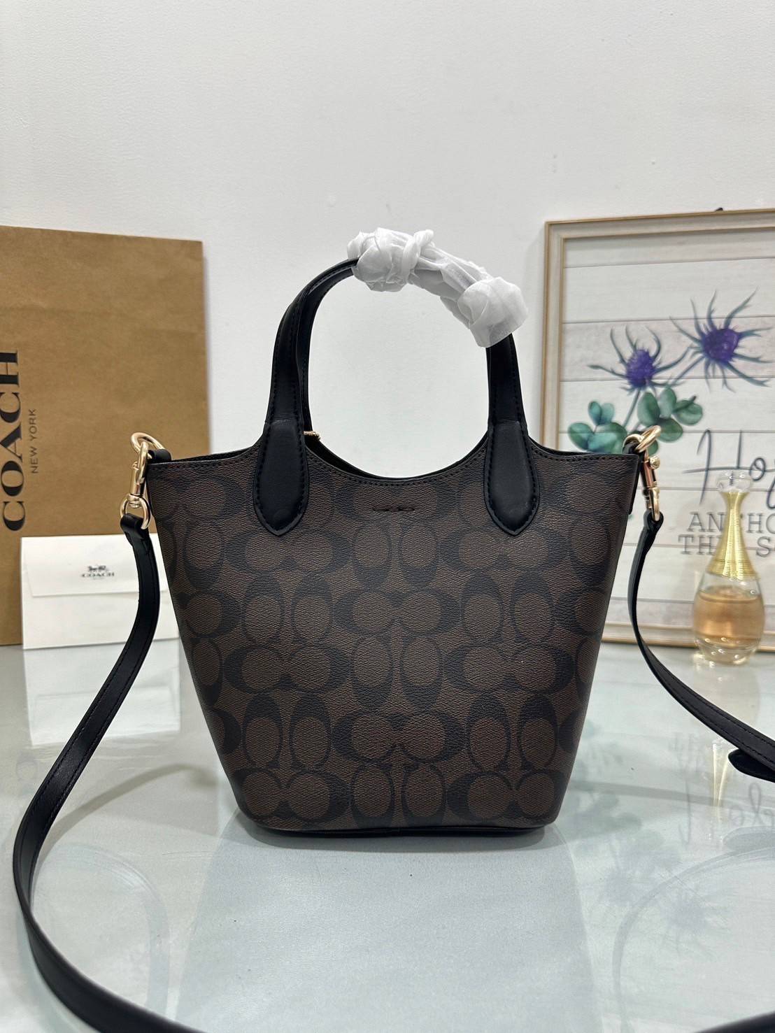 พร้อมส่ง 5 สี COACH HANNA BUCKET BAG กระเป๋าถือ/สะพายข้างทรงบักเก็ตรุ่นใหม่ดีไซน์เก๋น่ารัก เกรดท็อปออริ เกรดดีสุด สลับแท้ 1:1