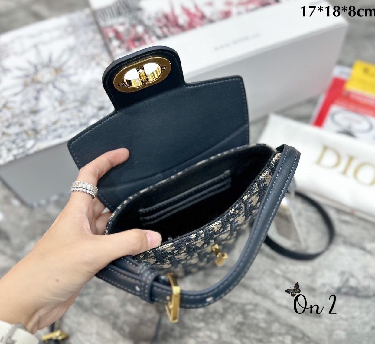 DIOR 30 Montaigne Dior Amber Mini Bucket Bag Blue Oblique Jacquard กระเป๋าทรงถัง บัคเก็ตน่ารัก สวยหรู งานดีมากมาพร้อมกล่องแบรนด์