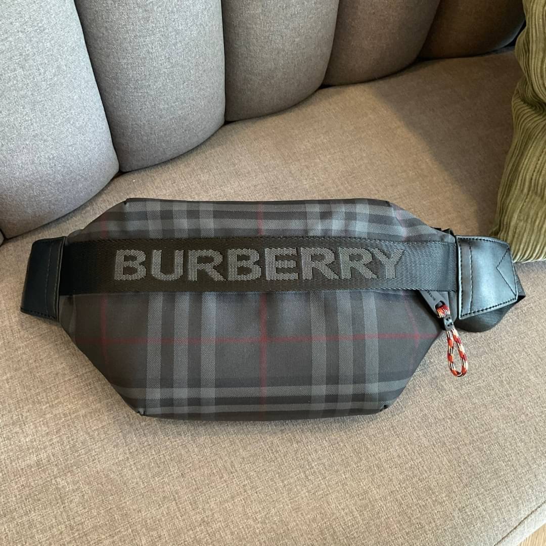 Burberry Vintage Check Sonny Belt Bag รุ่นใหม่ล่าสุด! BURBERRY FRAGRANCES BELT BAG วัสดุ100%POLYAMIDE (Nylon & Canvas)ทกระเป๋าคาดเอว คาดอกแบบ UNISEX ใช้ได้ทุกเพศ ลายวินเทจ