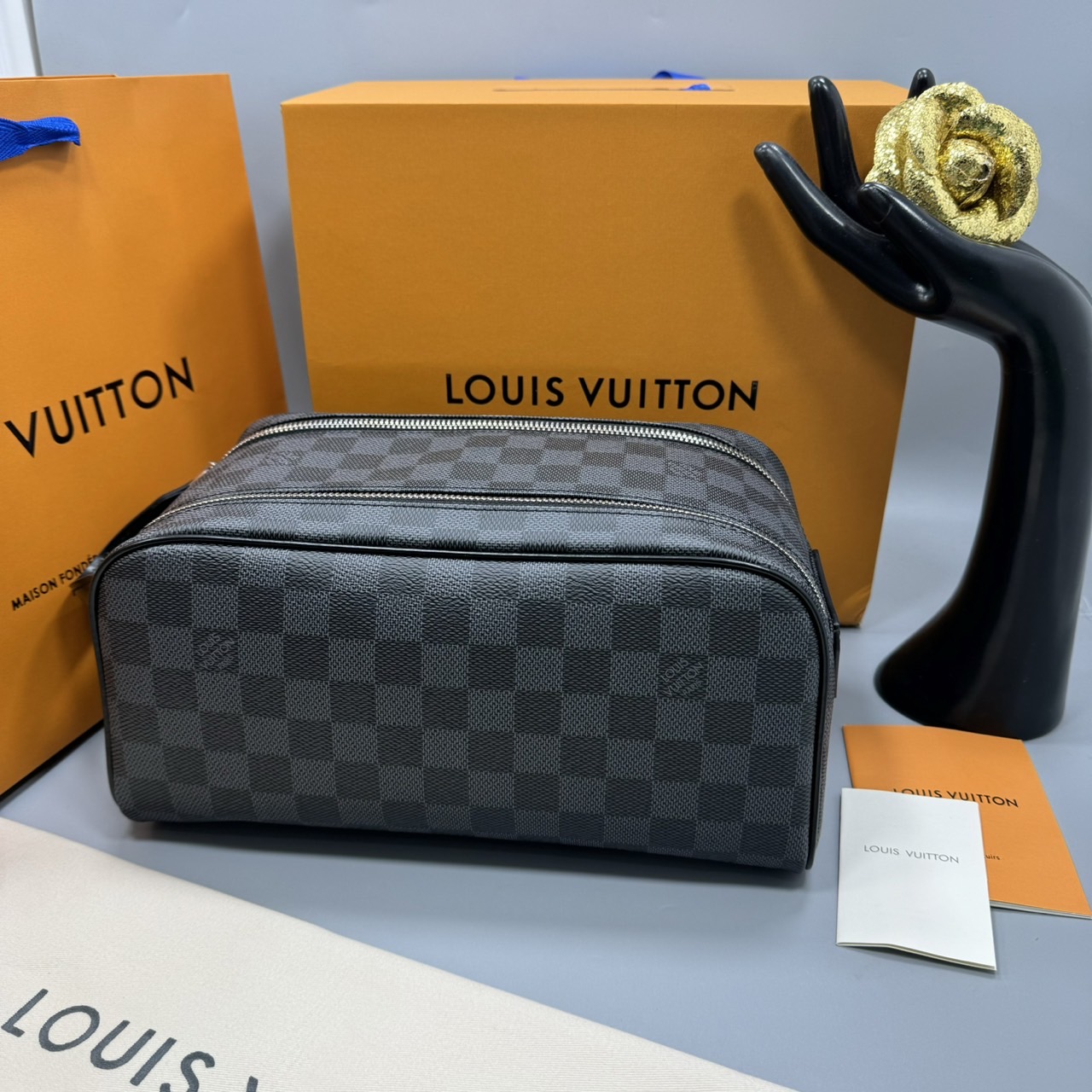LV Clutch LV Dopp Kit Toilet Pouch Monogram / Damier Graphite Canvas กระเป๋าถือทรงพอชหรือคลัช เกรดออริ ท็อป 1:1 เกรดดีสุด แคนวาสแท้สวย ใช้งานต่างประเทศได้