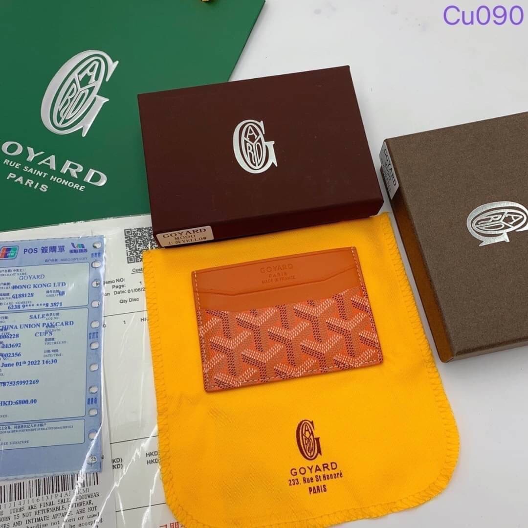 GOYARD Card Holder กระเป๋าใส่การ์ดรุ่นแบน ใช้ง่าย ใส่บัตรได้เยอะ (ใส่ซ้อนกันเลยจ้า) ด้านบนใส่แบงค์พับครึ่งได้นะคะ ดีมาก ผู้ชายก็ชอบ ผู้หญิงก็ชอบ