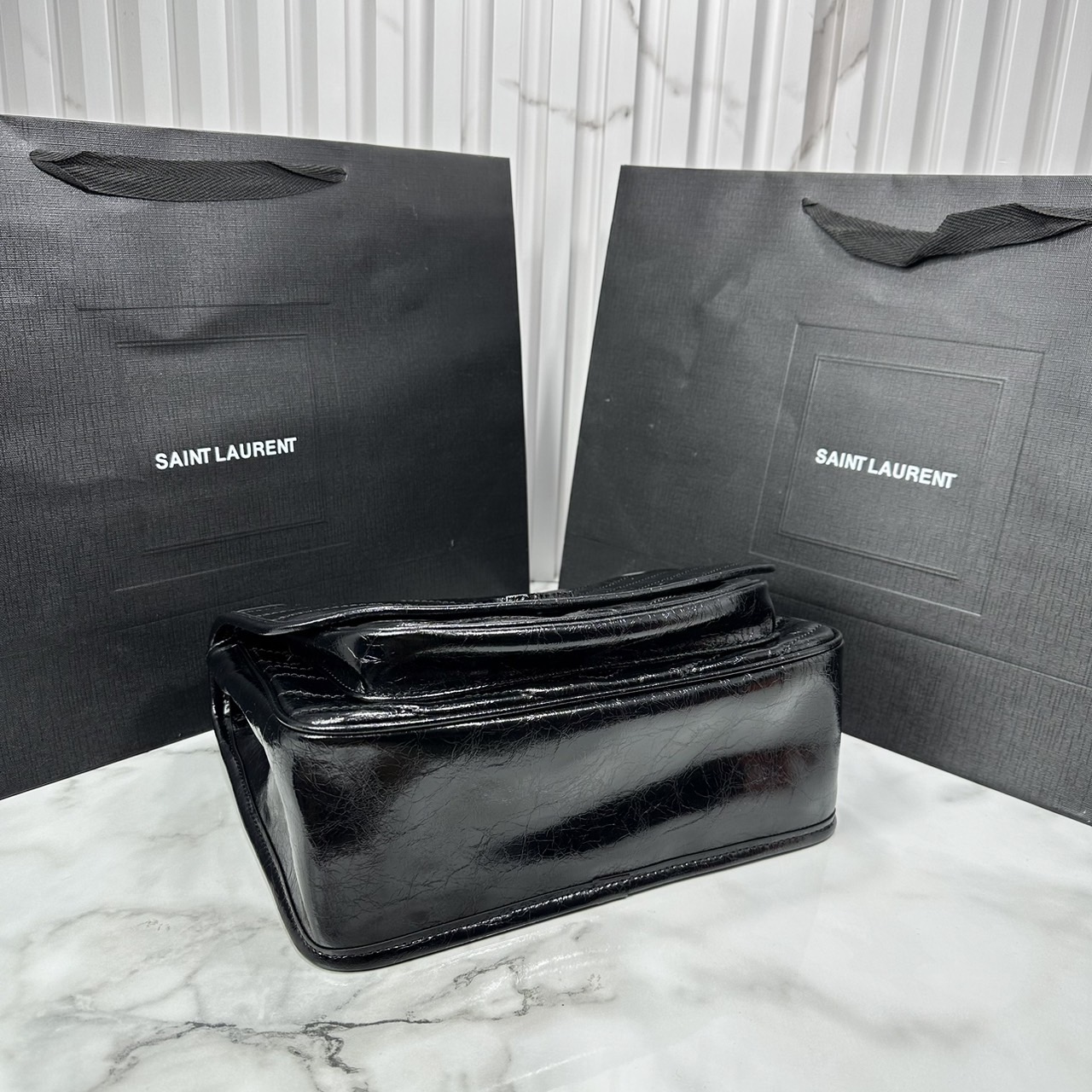 medium YSL Niki shoulder bag 11" กระเป๋าสะพายทรงคลาสสิค รุ่นยอดนิยมของแบรนด์ที่ใครๆก็ต้องมีใช้ ดีไซน์เรียบหรู