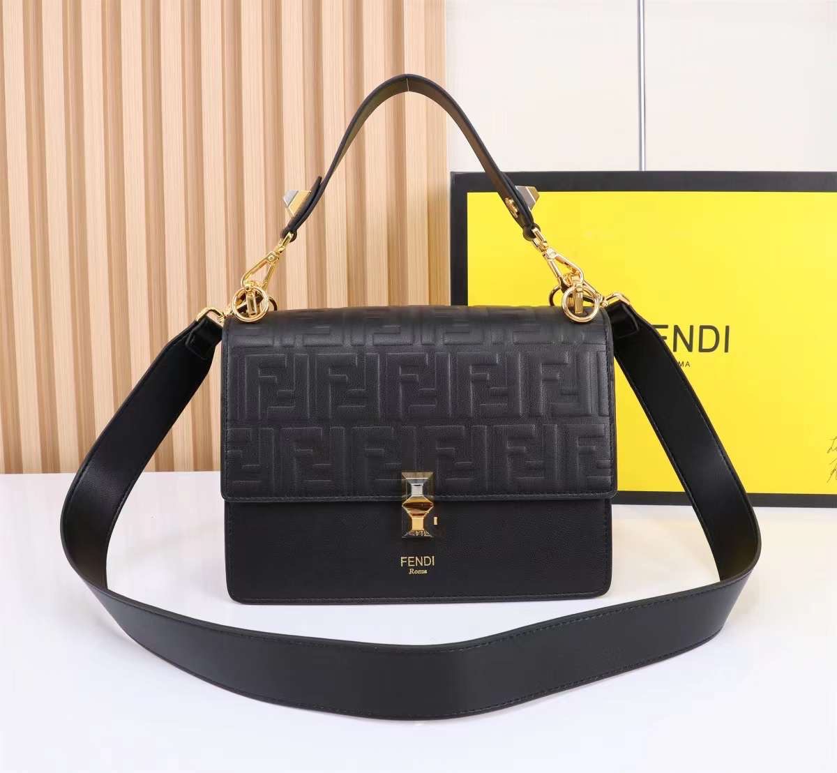พร้อมส่ง 3 สี FENDI Kan I leather bag กระเป๋าสะพาย 🧡 เกรดออริจินอล 1:1 สลับแท้ ใช้งานต่างประเทศได้ ภาพถ่ายจากงานขายจริง