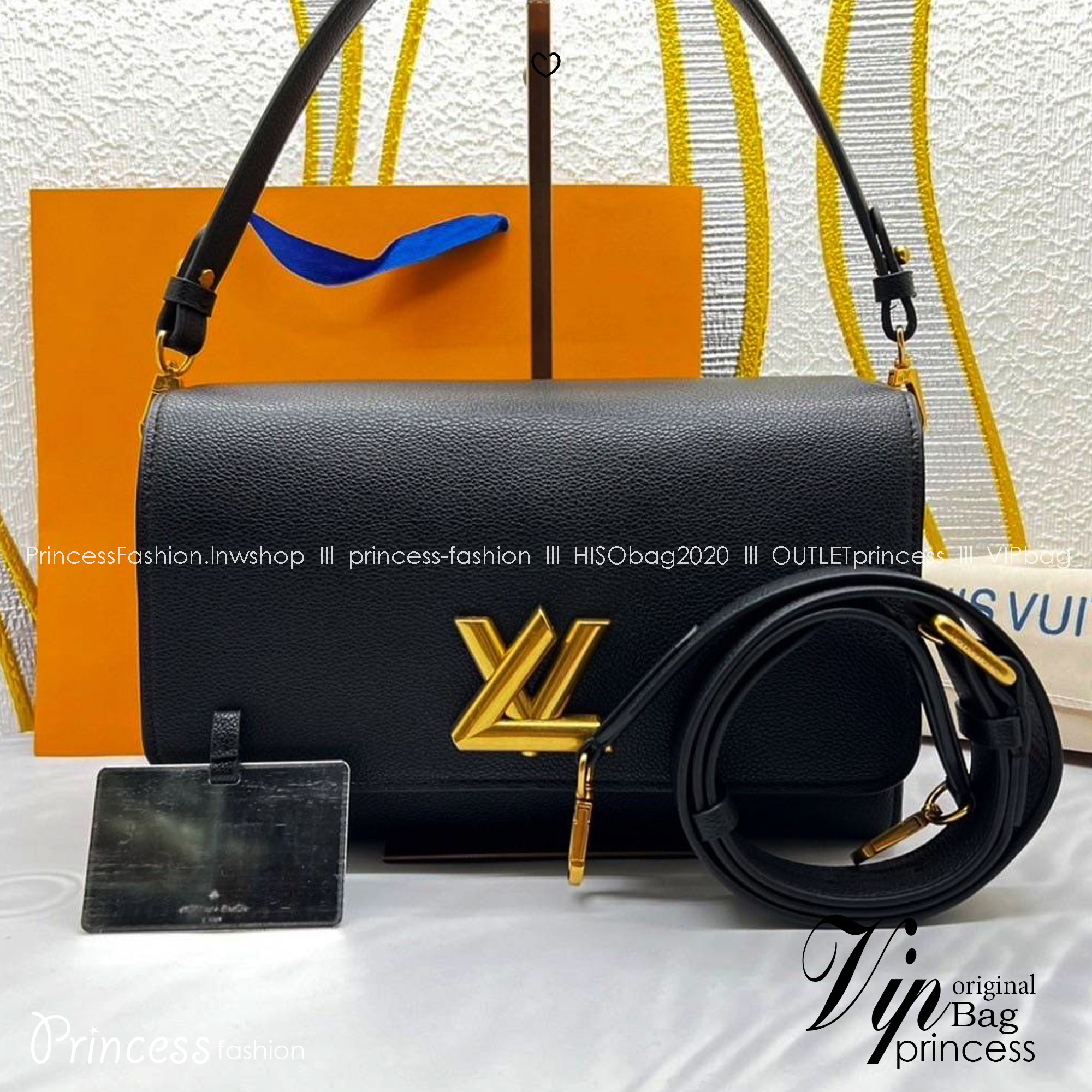 LV Twist Bag 27cm กระเป๋าสะพายดีไซส์เรียบหรูดูแพง ต้องยกให้รุ่นนี้ โลโก้อะไหล่สีทองหรูหราโดดเด่น ที่สุดของความสวยคลาสสิคย้อนยุค ภายในเป็นช่องโล่ง ควรมีติดตู้ไว้ซักใบค่ะ