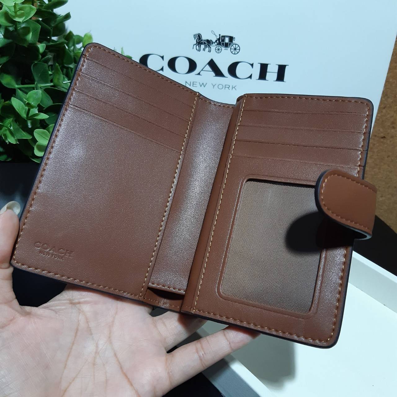 ของแท้ COACH F23553 MEDIUM CORNER ZIP WALLET IN SIGNATURE CANVAS กระเป๋าสตางค์ใบกลาง ขนาดกำลังเหมาะมือ