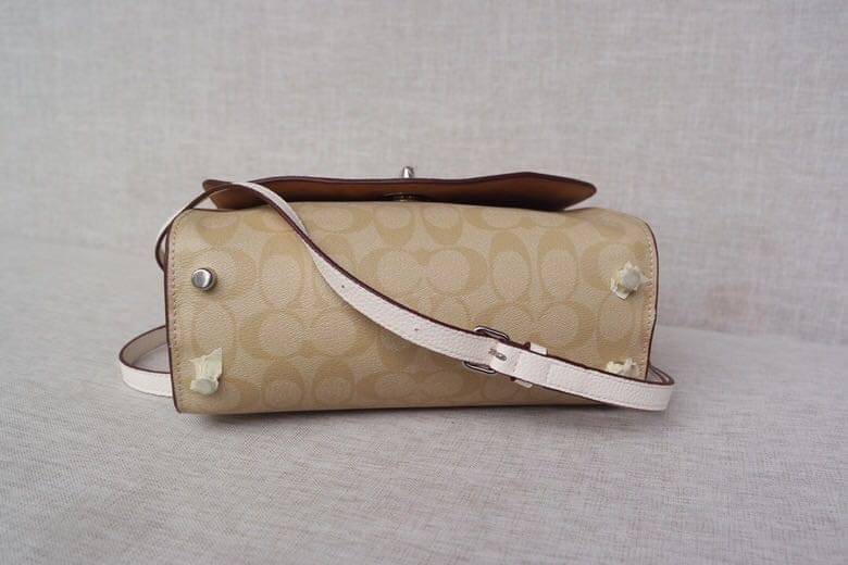 Coach Disney X Tilly Top Handle In Signature with Dalmatian Blossom/Light Khaki Multi Coated Canvas Satchel กระเป๋าถือและสะพายข้างรุ่นลิมิเตด คอลเลคชั่น Disney น่ารักมากค่ะ ใส่กระเป๋าสตางค์ใบยาวได้