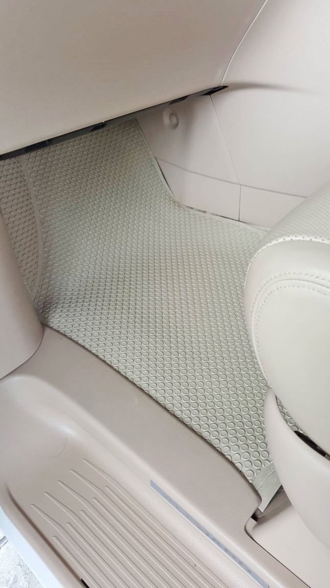 พรมกระดุมเม็ดเล็กรีดขอบTOYOTA ALPHARD 2009-14 สีครีม ตรงรุ่น เต็มคัน