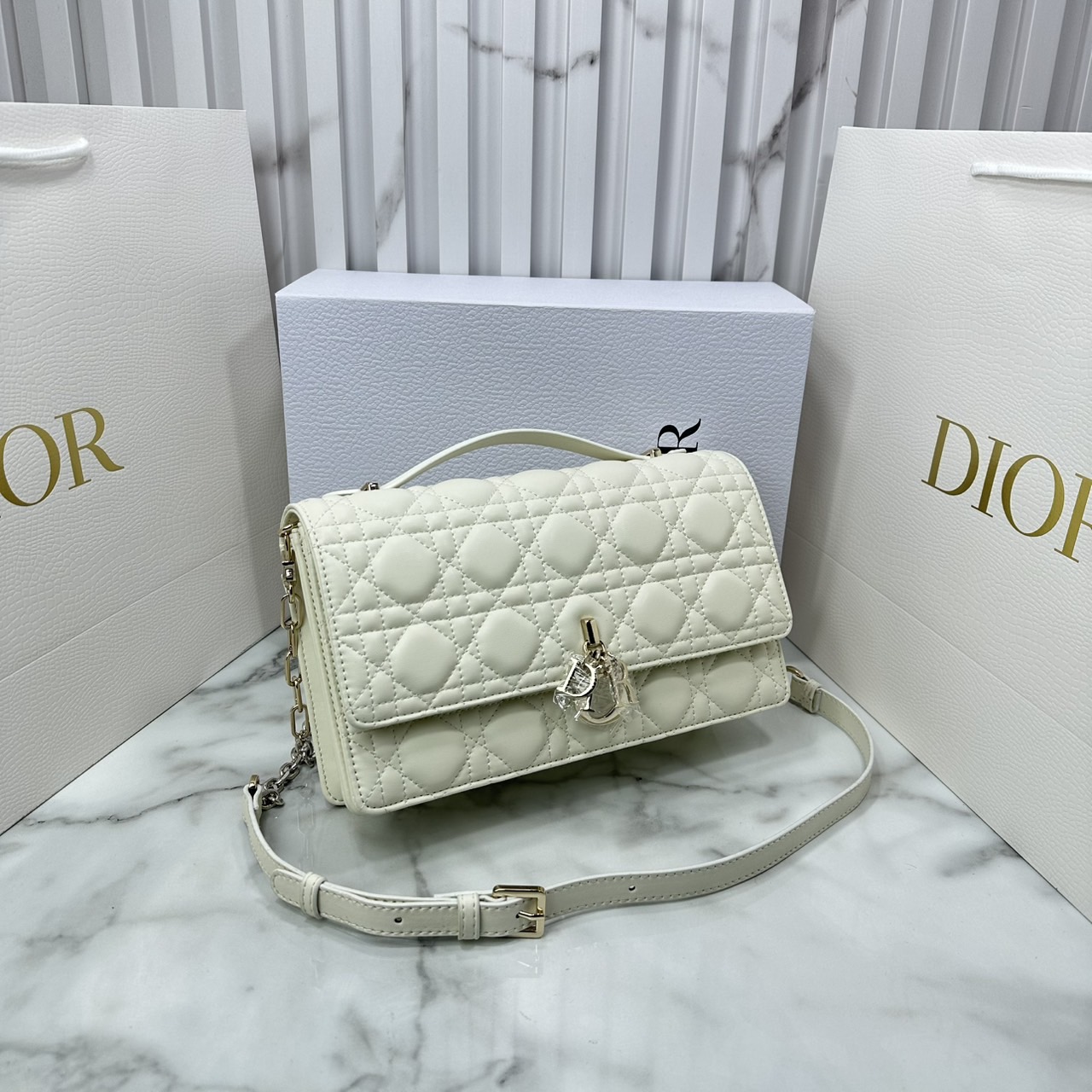 ORI หนังแท้ | My Dior Top Handle / Dior Clutch Bag กระเป๋าสะพายทรงคลัชทันสมัย หรูหราสง่างาม จะถือหรือสะพายก็ดูดีมีระดับ