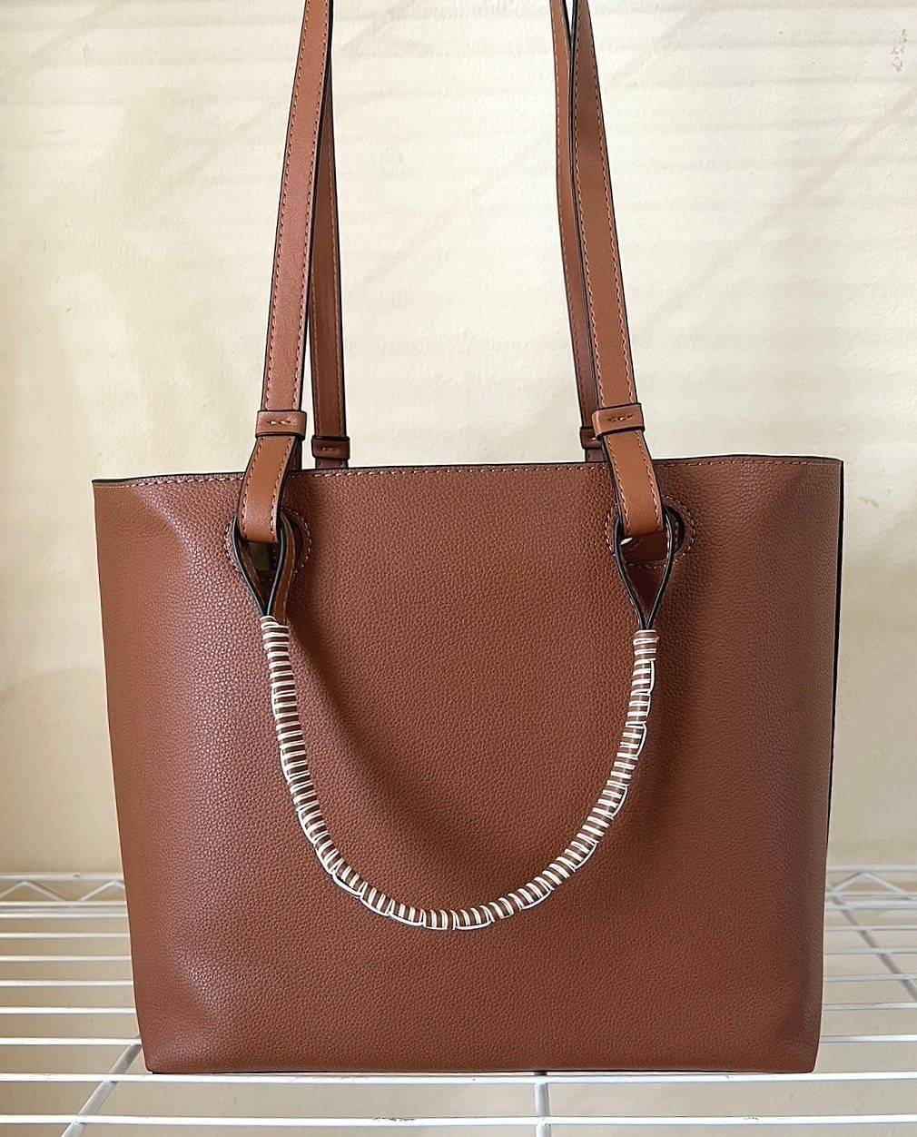 LOEWE TOTE BAG / Loewe Anagram printed leather tote bag / LOEWE HANDLE & SHOULDER BAG รุ่น Rare items กระเป๋าทรงโท้ทหนังนิ่มเทคเจอร์สวยดีไซน์สุดหรูคงเอกลักษณ์แบรนด์