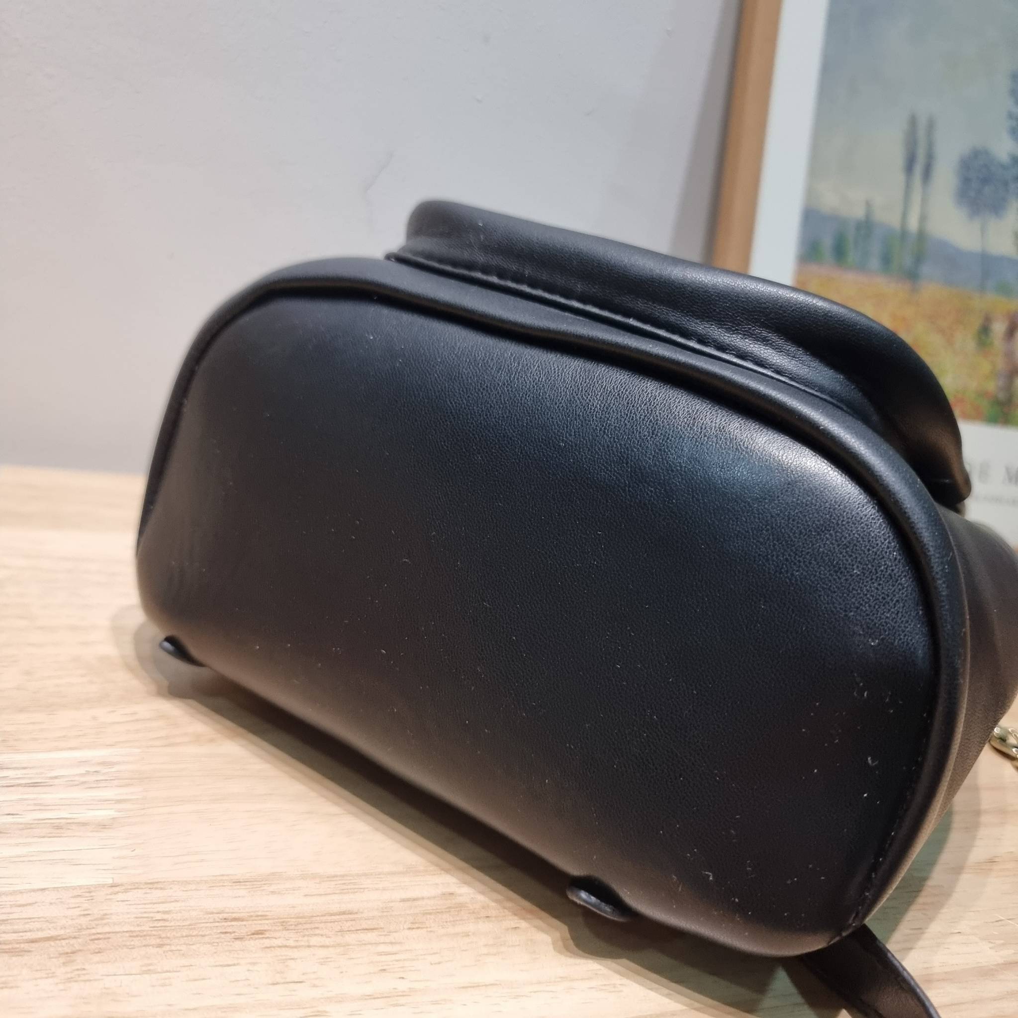 CHANEL duma backpack Black กระเป๋าเป้ ไซส์น่ารัก รูปทรงทันสมัย วัสดุหนังแกะสัมผัสนิ่ม ดีเทลความสวยมากมาย