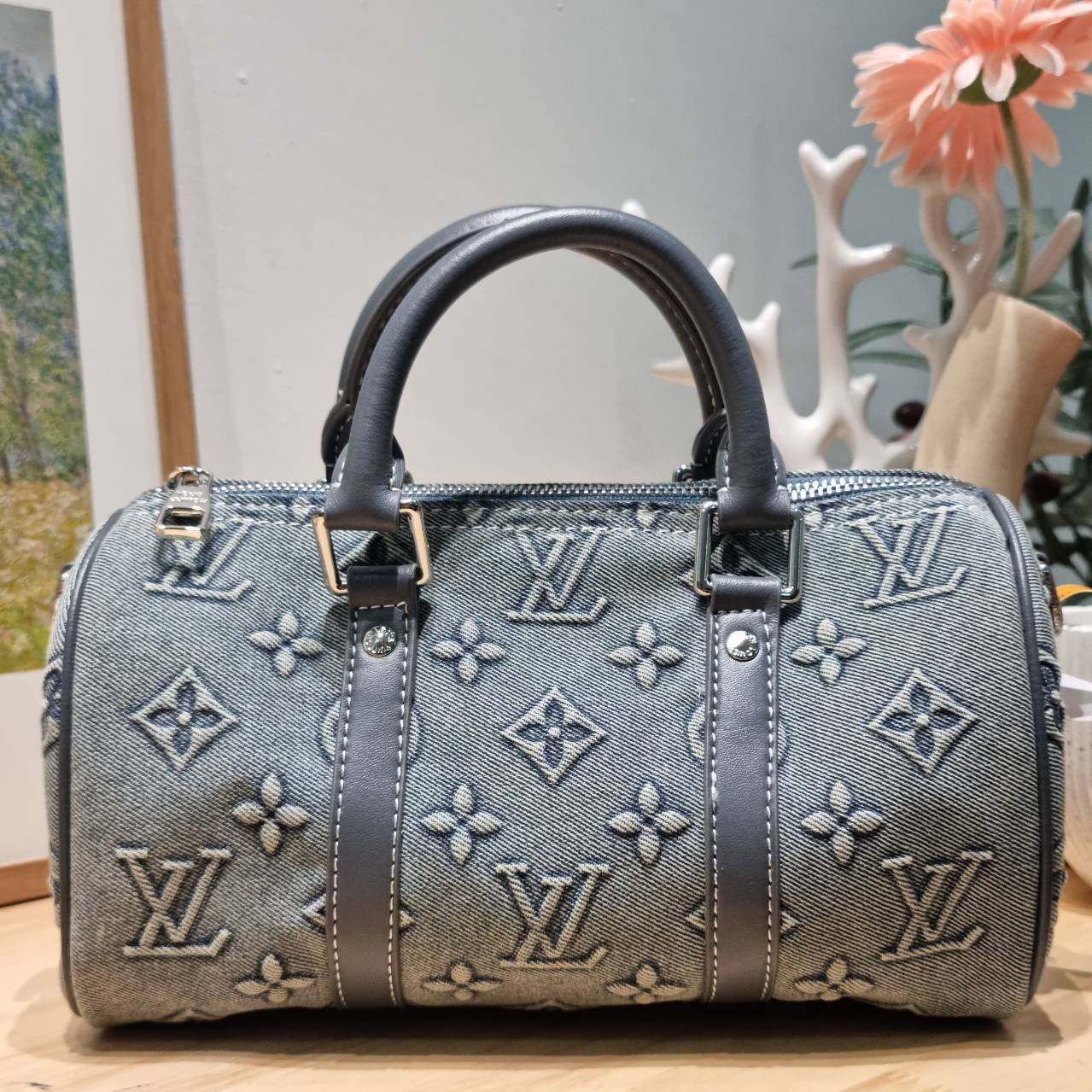 LV bandouliere 25 washed denim monogram keepall bag ใหม่ล่าสุด กับกระเป๋าทรงหมอนสุดฮิต ที่มาในรูปแบบ washed denim สวยคลาสสิค ดูแพงสุดๆ