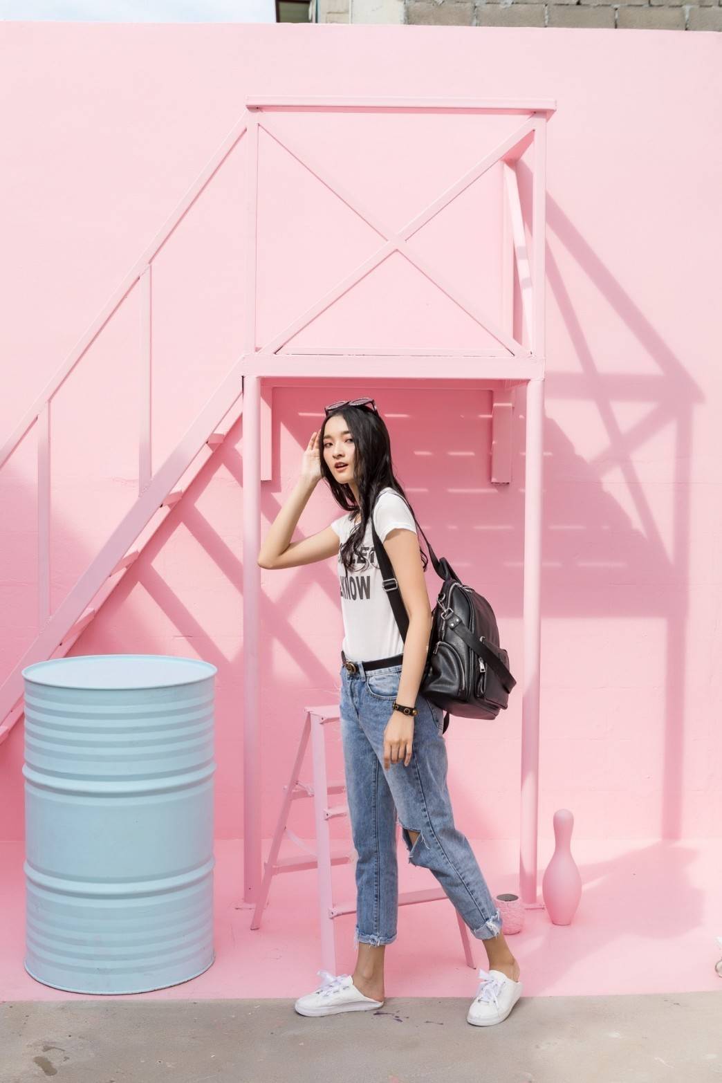 กระเป๋า ทรงน่ารัก มากๆๆๆ จากแบรนด์ KEEP รุ่น Misty backpack มาใหม่ หนัง Microfiber ผิวสัมผัสคล้ายหนังวัวแท้ เนื้อหนา นิ่มมือ พิเศษ!! เป้ใบนี้ มีสายสั้นหนังสำหรับสะพายไหล่ให้ด้วยคะ ใครชอบเป้สไตล์นี้ ห้ามพลาดเลยน๊า สวยจริง คอนเฟิร์มเลย