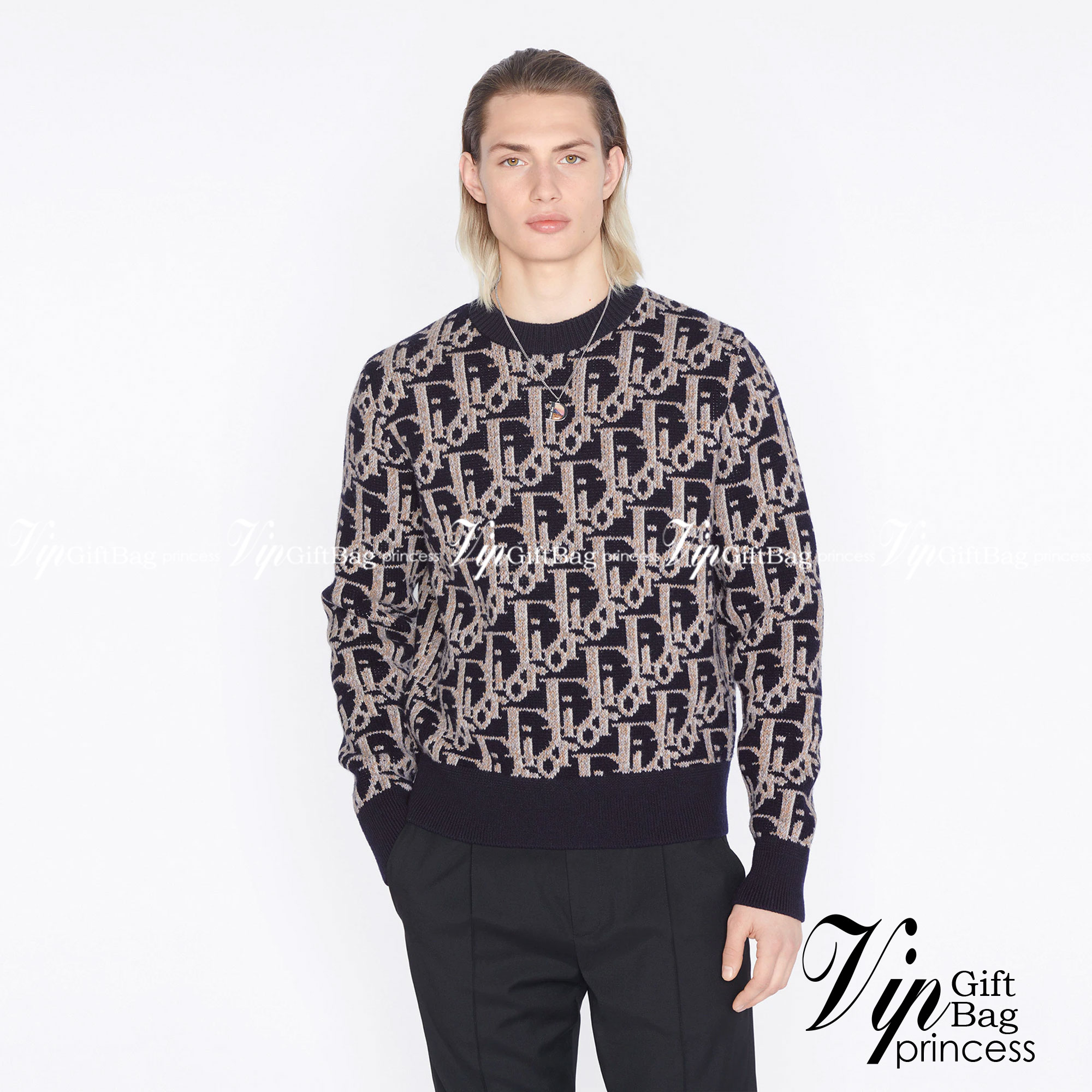 DIOR Sweater / Dior Oblique Sweater งานเกรดออริจินอล มีป้ายแท็กที่คอเสื้อทุกตัว ใส่ได้ทั้งผู้หญิงผู้ชาย พร้อมส่งที่ไทย ภาพสินค้าถ่ายจากงานขายจริง ใช้งานต่างประเทศได้