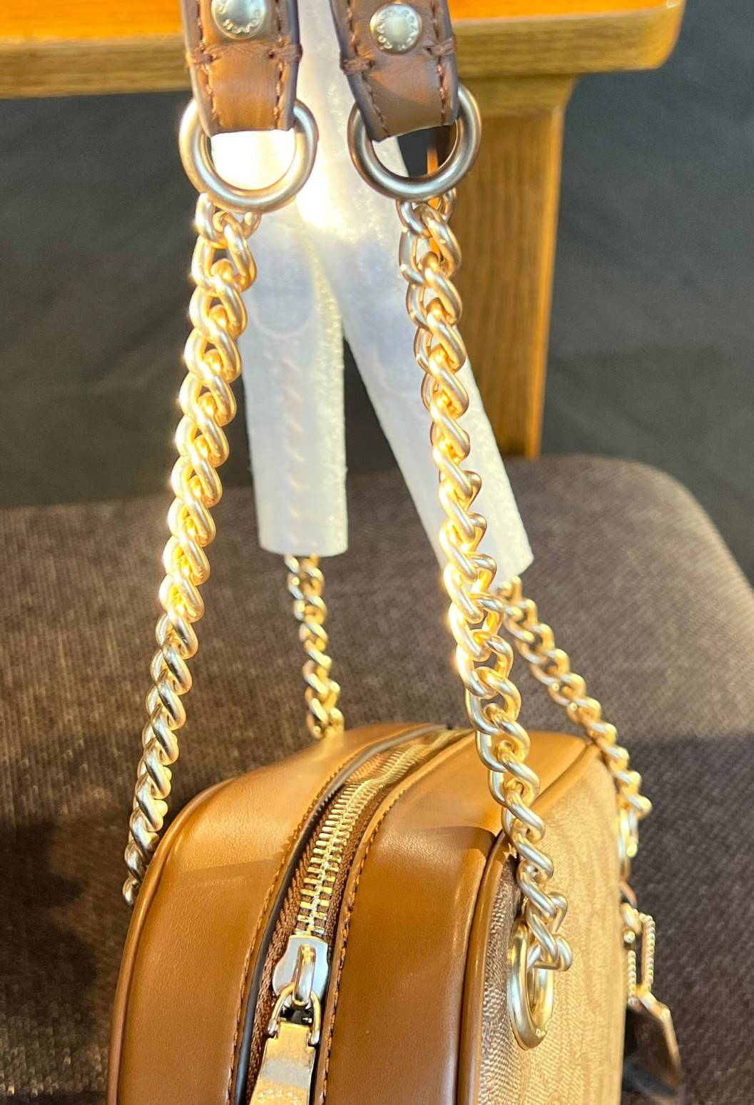 COACH CAMMIE CHAIN SHOULDER BAG IN SIGNATURE (C8149) สวย หรู ดูดี ทางนี้จ้าสาวๆๆ สินค้าต้องมี ห้ามพลาด! 🌟พร้อมส่ง จำนวนจำกัด ก่อนหมด! กับกระเป๋าหิ้วหรือสะพายไหล่ สายสะพายไหล่ในตัวแบบโซ่มีหนังรองบ่า สวยงามมากๆค่ะ