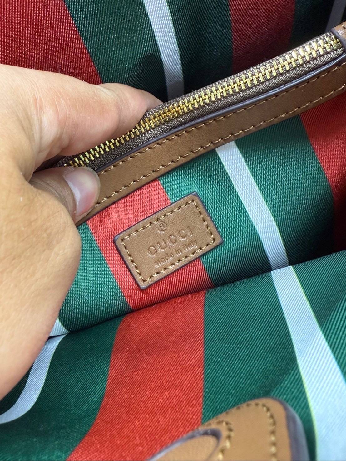 ORI หนังแท้ | GUCCI GG Emblem medium bucket bag กระเป๋าถือ/สะพายทรงบัคเก็ต ขนาดกลางใบใหญ่ จุของได้เยอะ ดีไซน์คลาสสิคคงความเอกลักษณ์