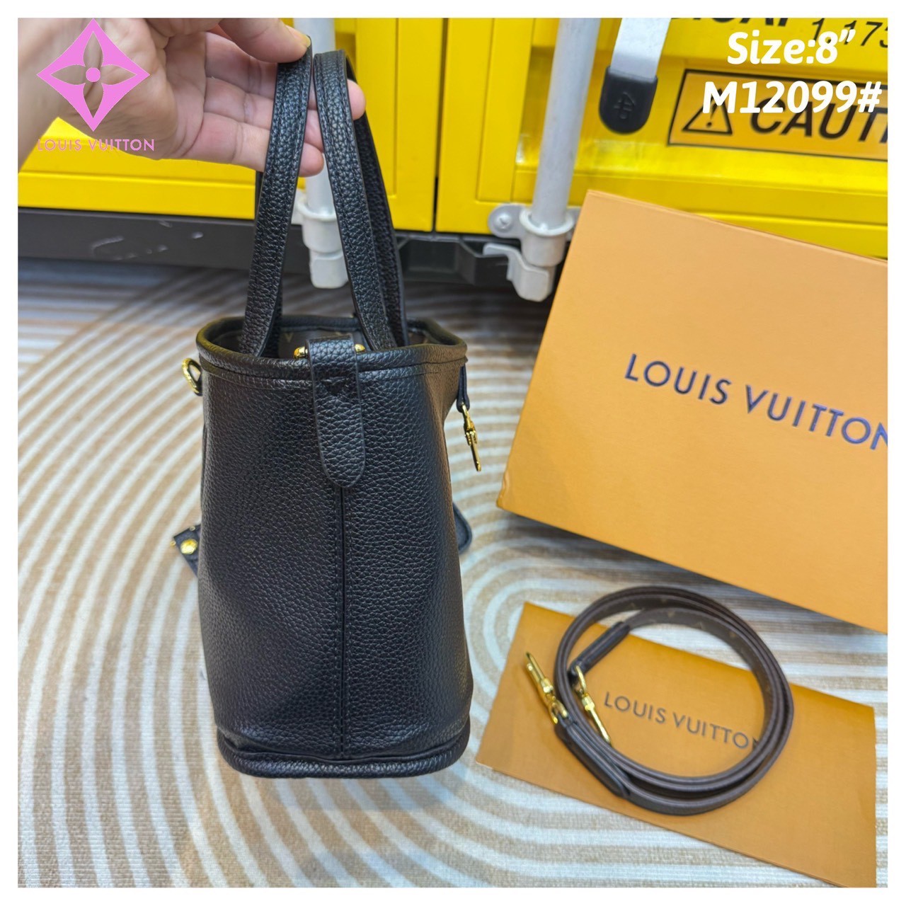 LV Neverfull Bandouliere Inside Out BB Bag Monogram Canvas กระเป๋าทรงโท้ทไซส์เล็ก พร้อมใบลูกพิมพ์ลายแบรนด์สุดไอคอนิก กลับใช้งานได้ 2 ด้านสุดคุ้ม